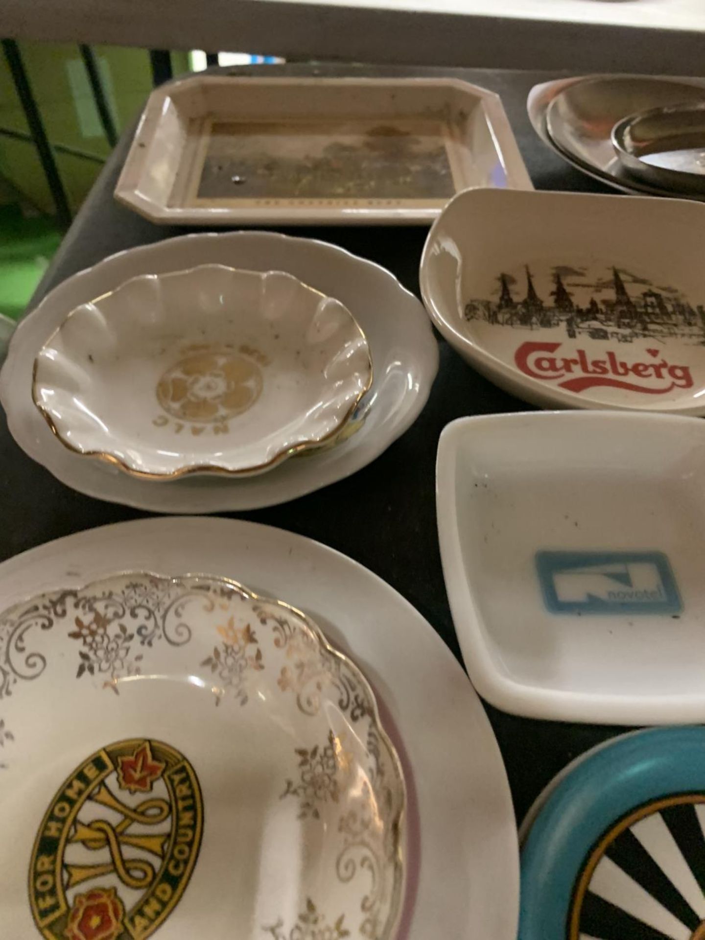 A LARGE QUANTITY OF ADVERTISING PIN TRAYS, ASHTRAYS, ETC TO INCLUDE CARLSBERG, EMBASSY HOTELS, - Image 2 of 4