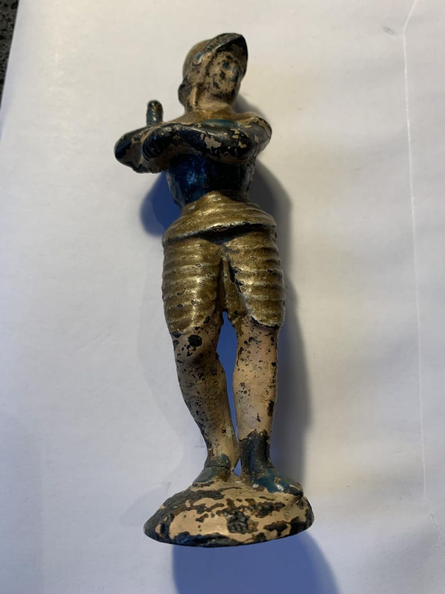 A COLD PAINTED BRONZE MODEL OF A SWORDSMAN