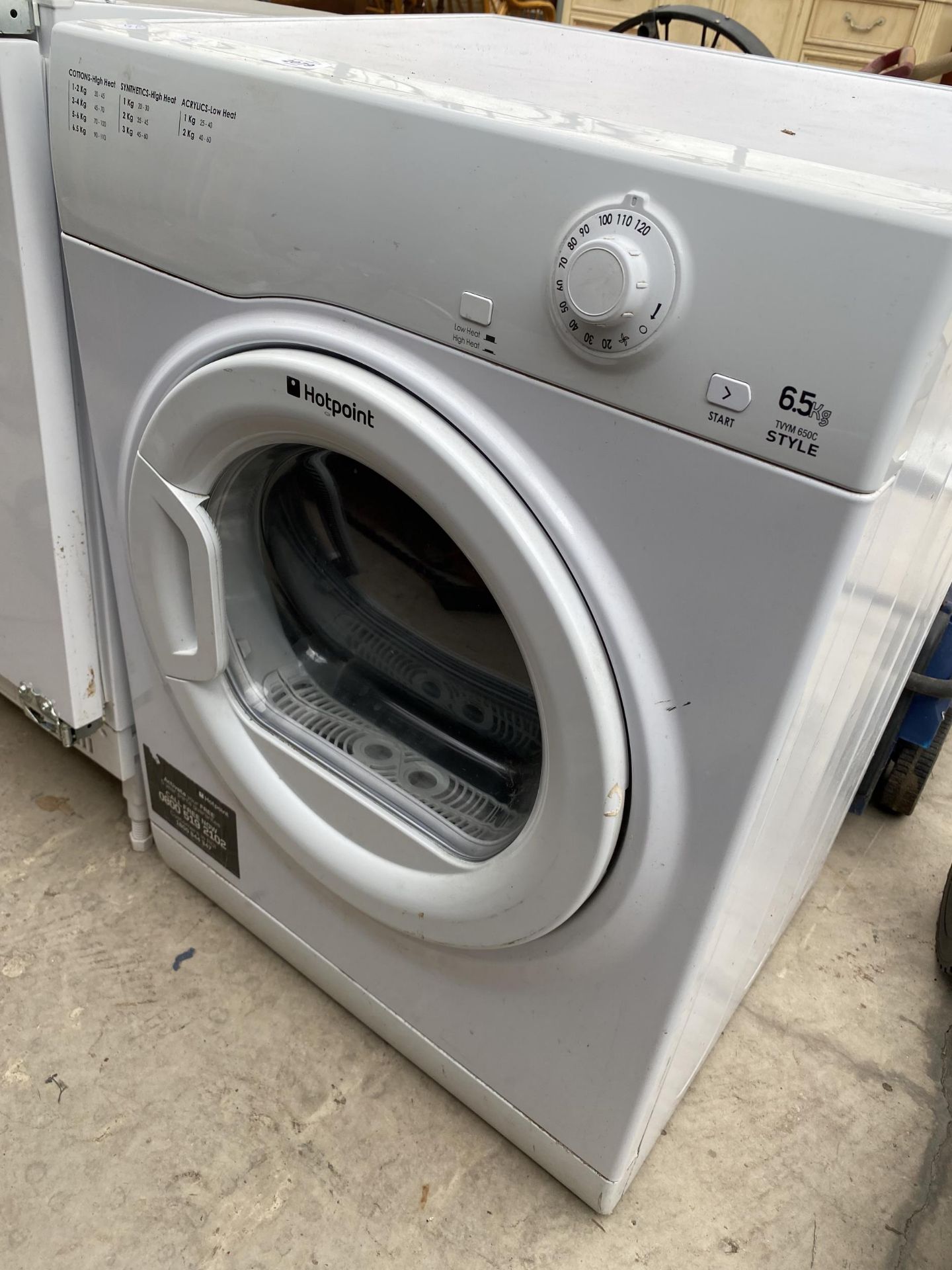 A WHITE HOTPOINT TUMBLE DRYER BELIEVED IN WORKING ORDER BUT NO WARRANTY - Image 2 of 3