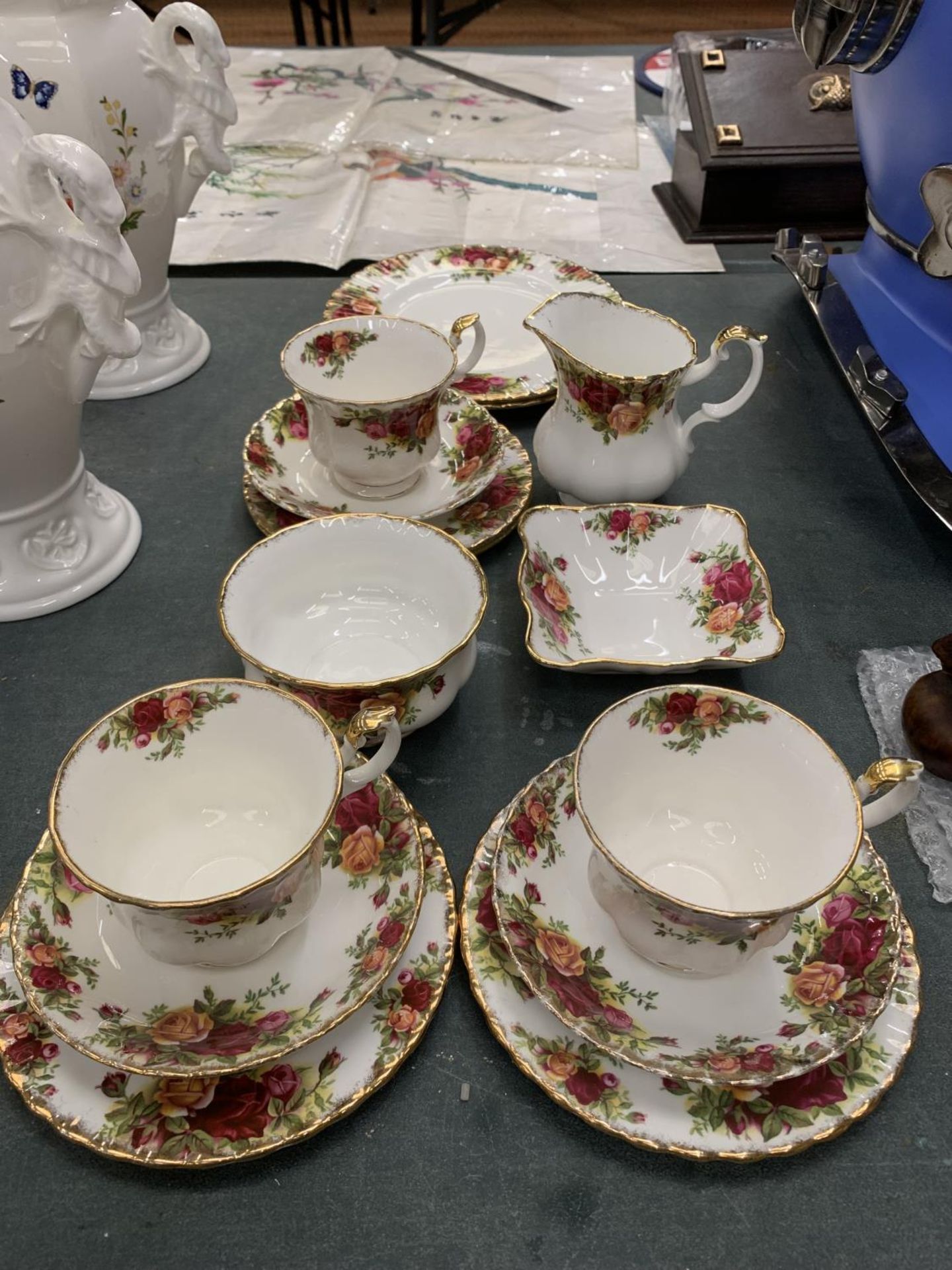 A ROYAL ALBERT 'OLD COUNTRY ROSES' PART TEA SET TO INCLUDE CUPS, SAUCERS, PLATES, A CREAM JUG, SUGAR