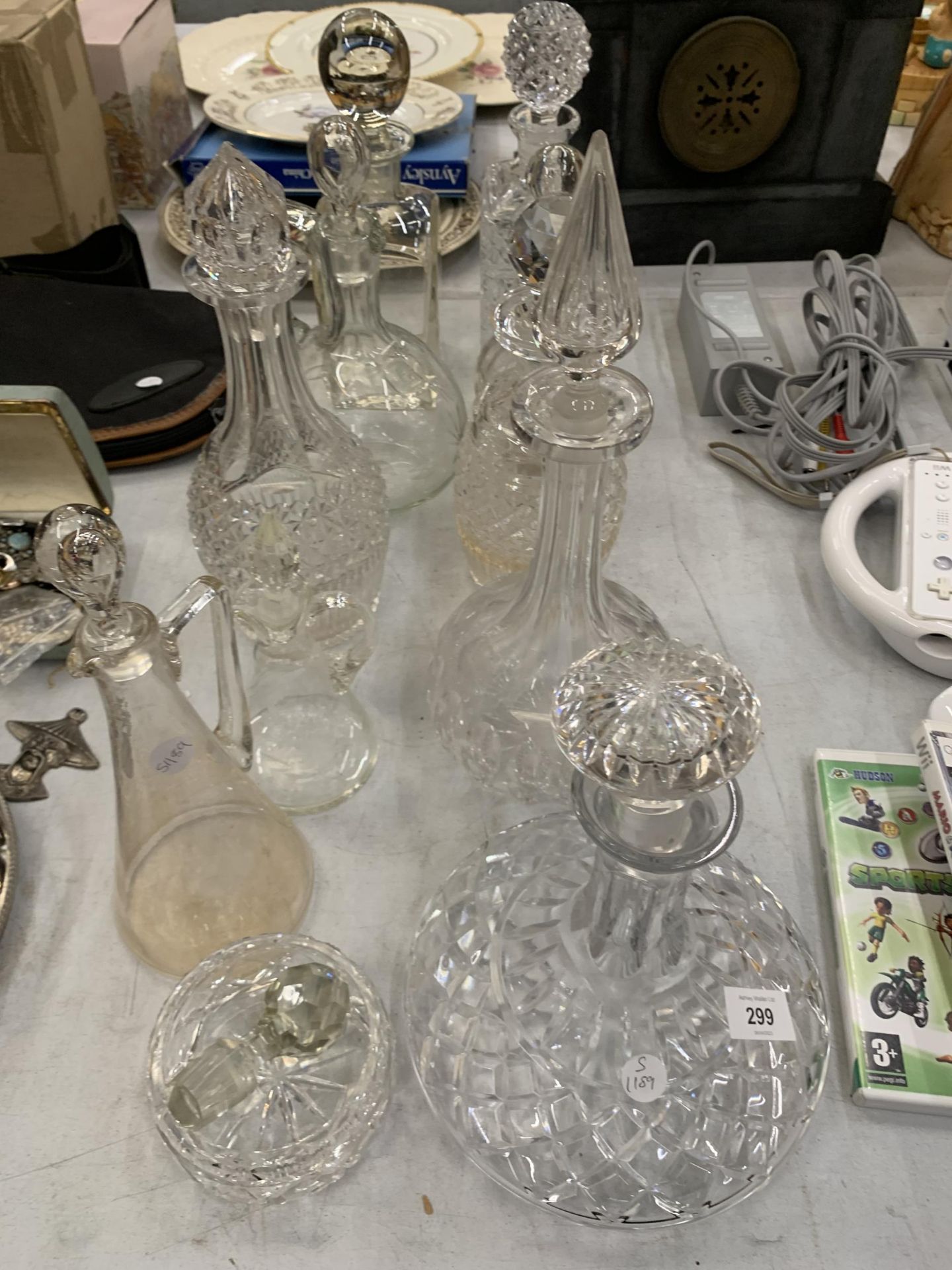 A MIXED LOT OF VINTAGE CUT GLASS DECANTERS ETC