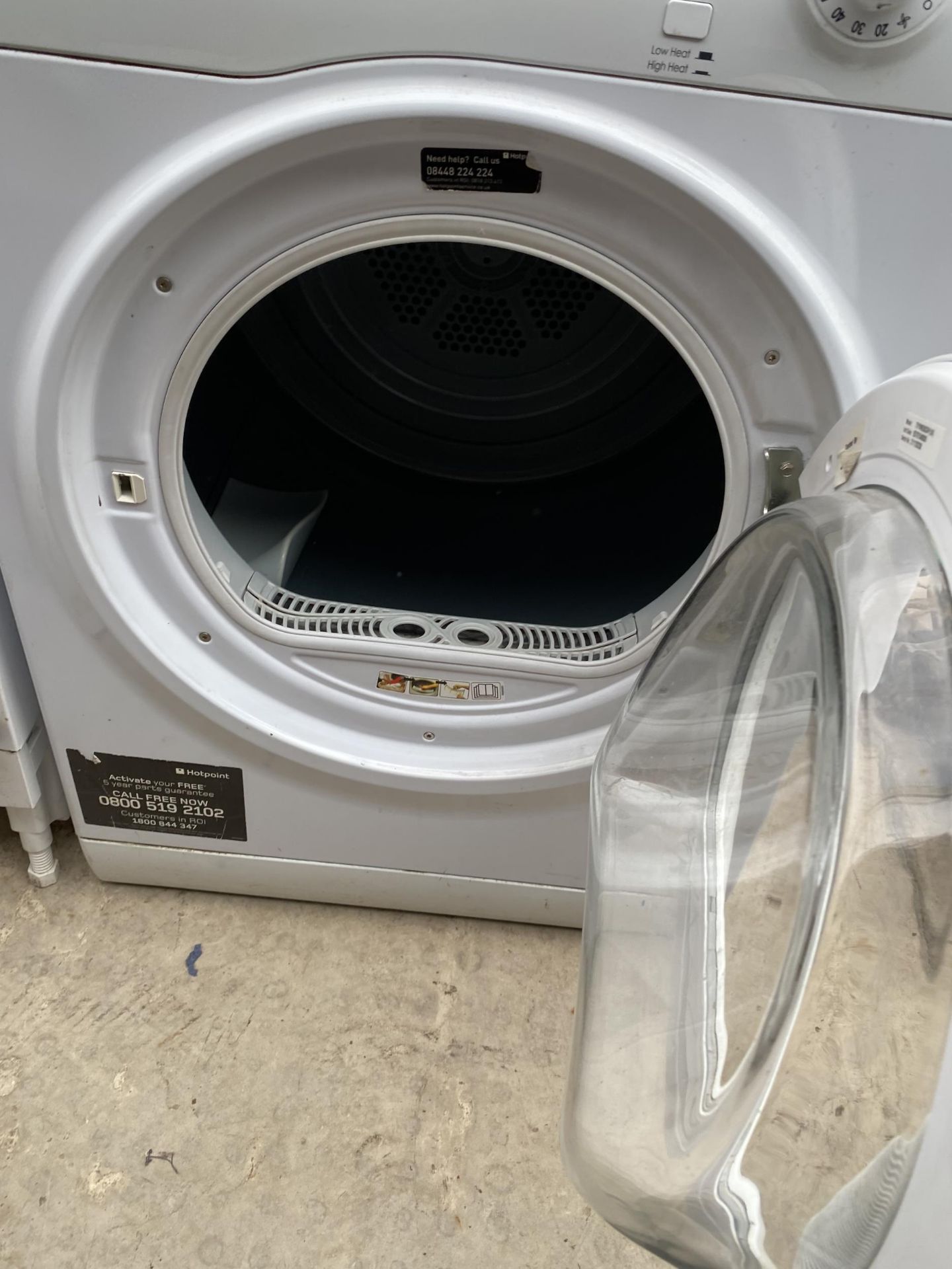 A WHITE HOTPOINT TUMBLE DRYER BELIEVED IN WORKING ORDER BUT NO WARRANTY - Image 3 of 3