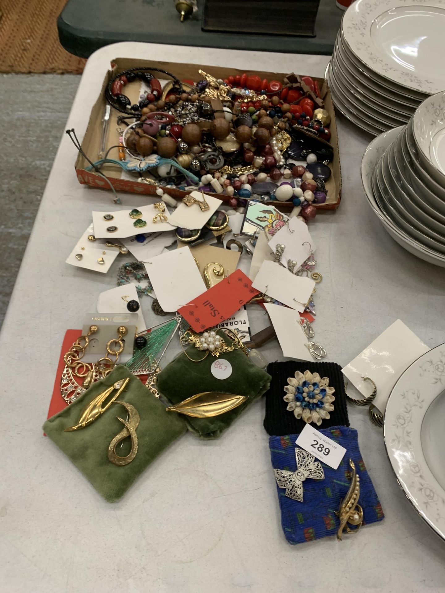 A MIXED LOT OF COSTUME JEWELLERY