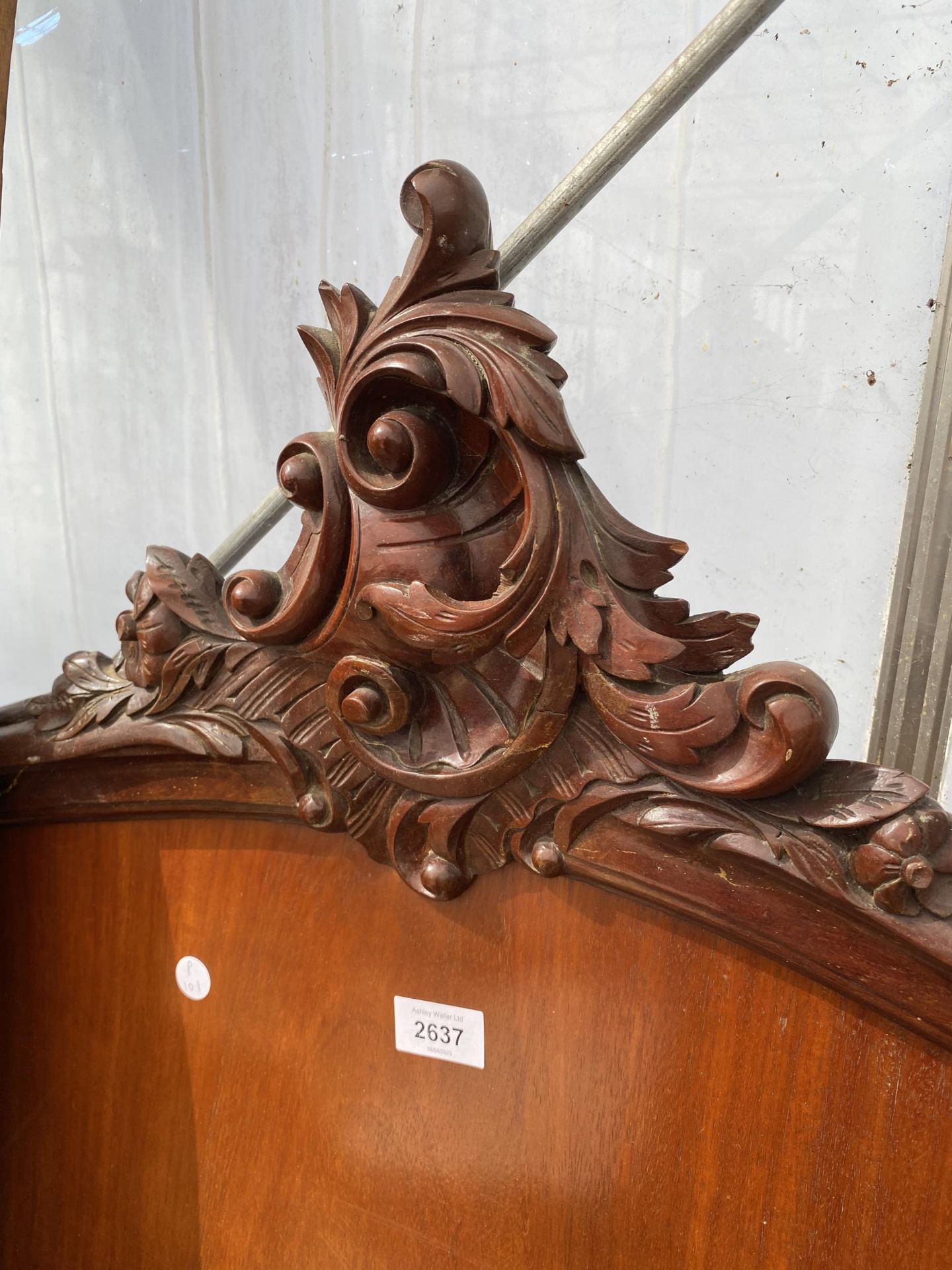 A VICTORIAN MAHOGANY CONTINENTAL BED HEAD AND FOOT, 46" - Image 3 of 3