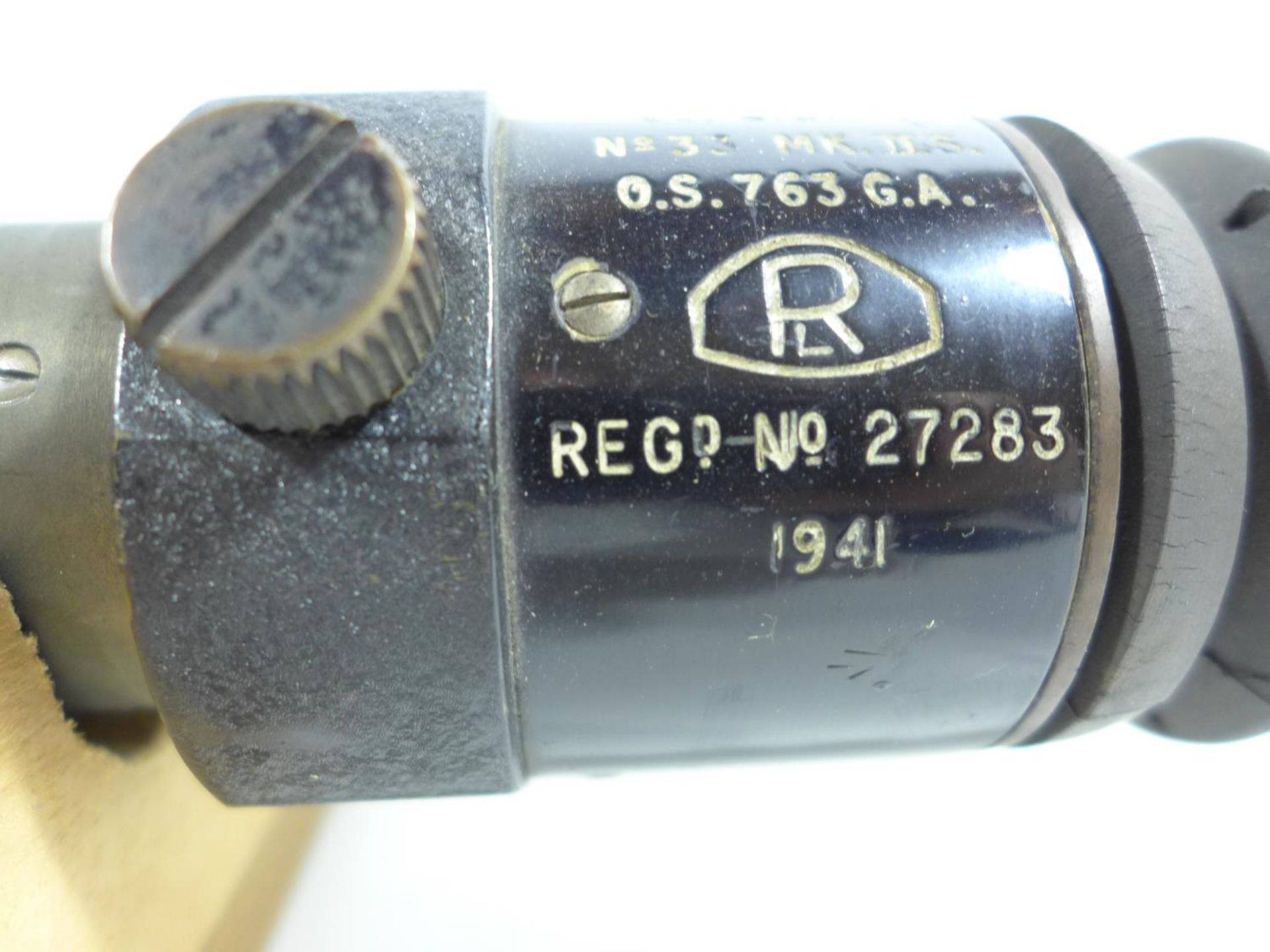 A WORLD WAR II TELESCOPIC NO.33 MIIS GUN SIGHT DATED 1941, LENGTH 45CM, ON A LATER PURPOSE MADE - Image 3 of 6