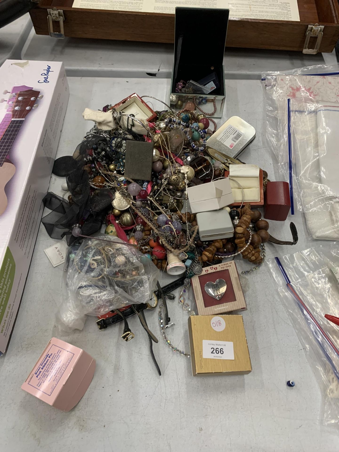 A MIXED LOT OF MODERN COSTUME JEWELLERY