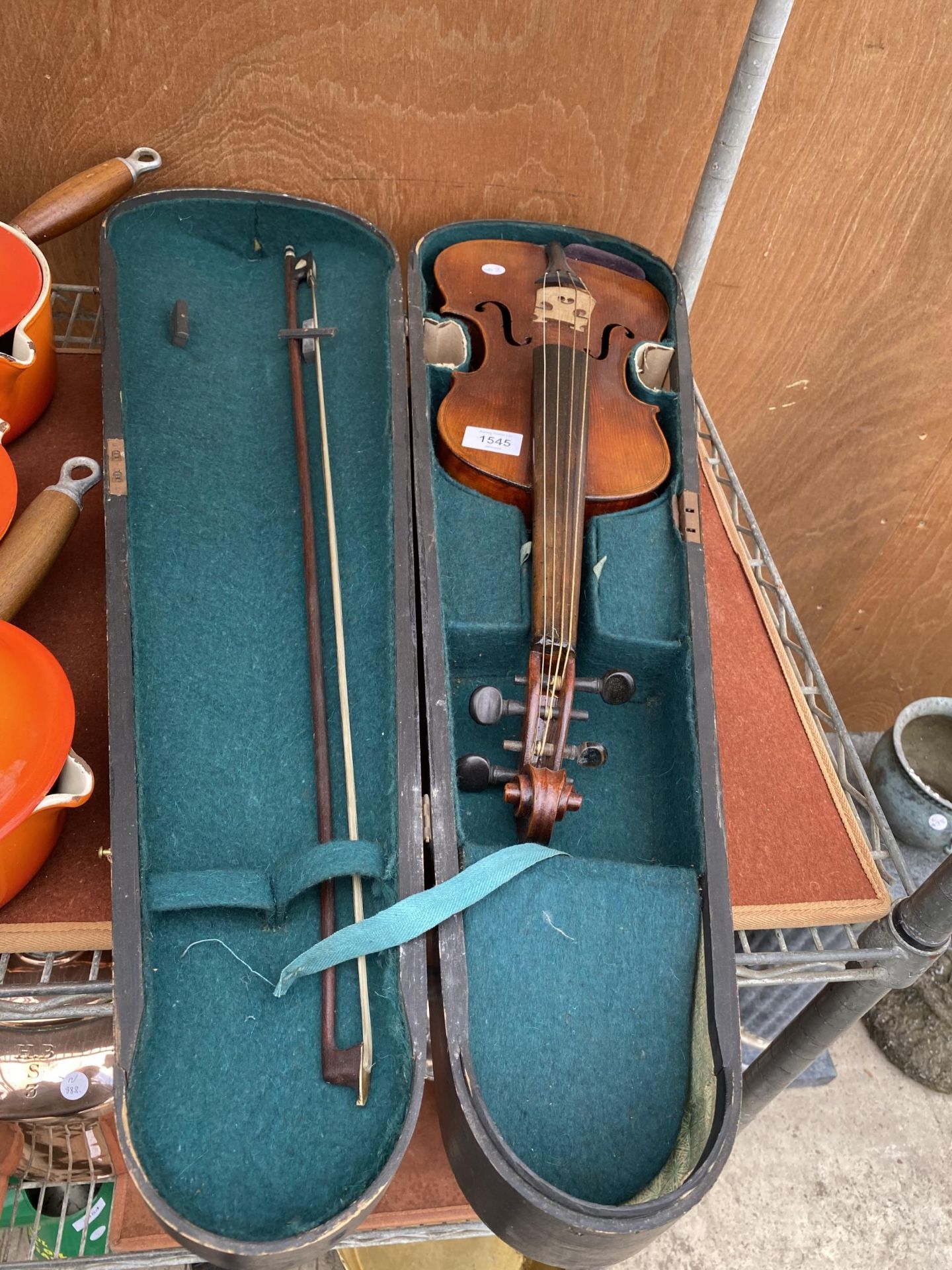 A VINTAGE VIOLIN WITH CARRY CASE