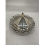 A GEORGE V SILVER LIDDED BUTTER DISH, HALLMARKS FOR SHEFFIELD 1934, MAKERS VINERS LTD, SILVER WEIGHT