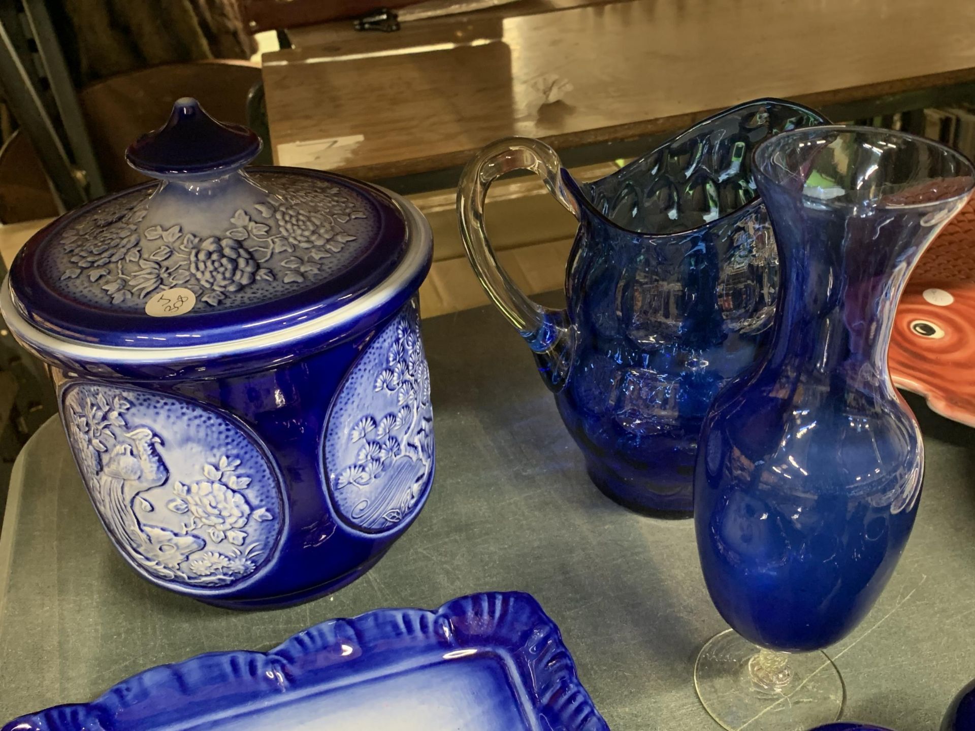 A COLLECTION OF VINTAGE BLUE CERAMIC ITEMS - CONTINENTAL LIDDED BISCUIT JAR, BLUE GLASS ETC - Image 3 of 4