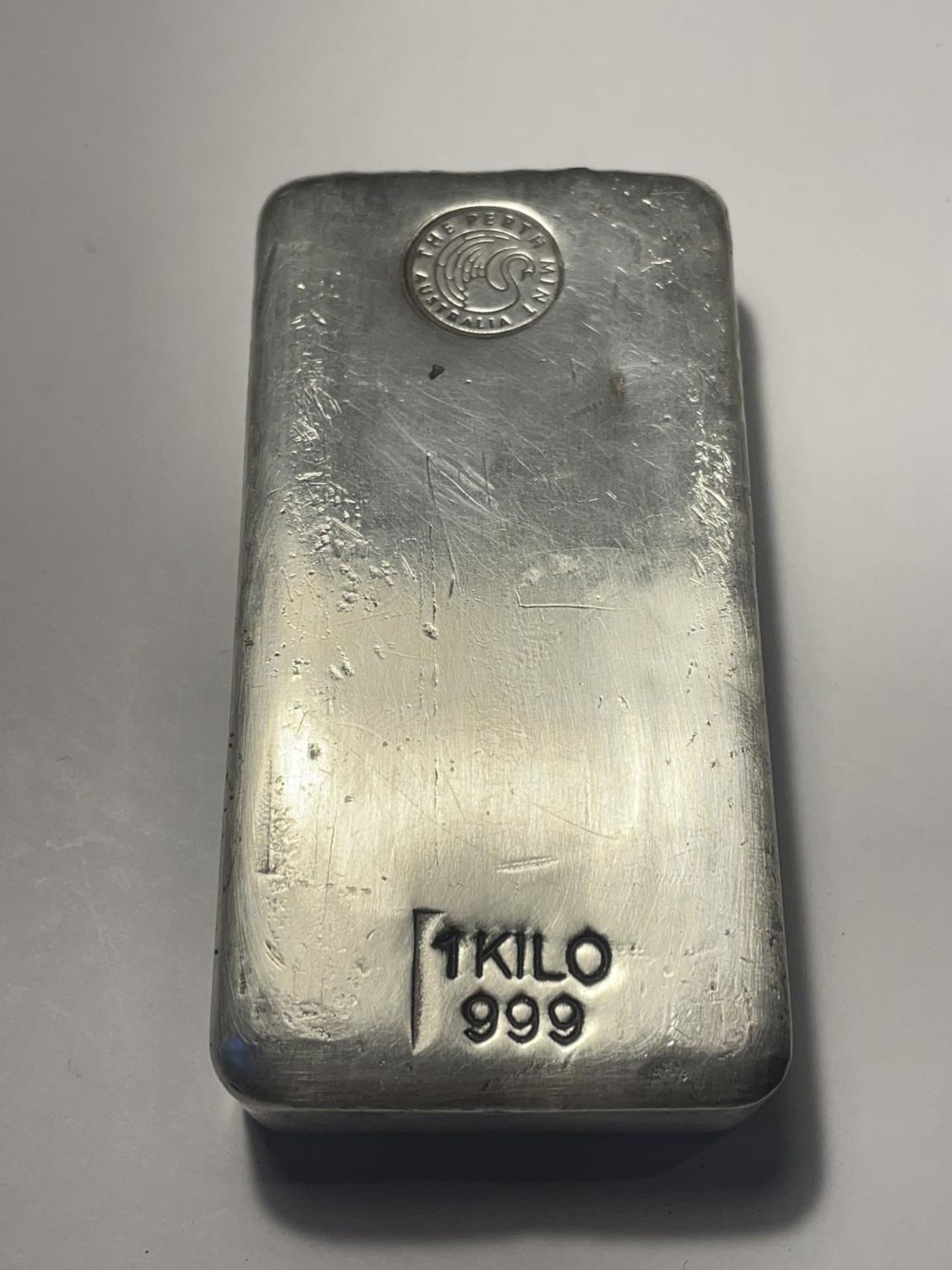 A 1 KILO .999 SILVER BAR INGOT BY THE PERTH MINT AUSTRALIA