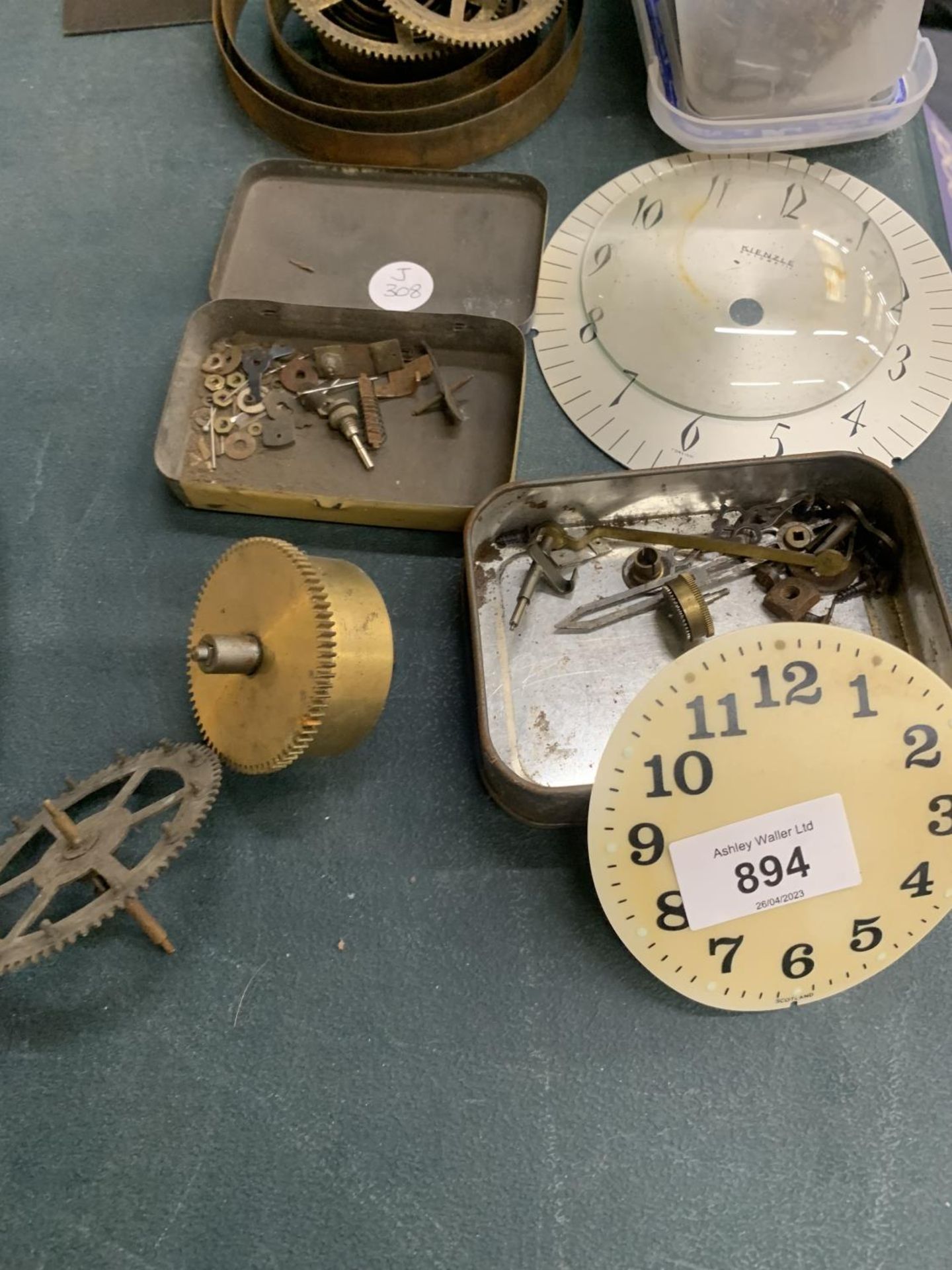 A MIXED LOT TO INCLUDE CLOCK PARTS, A VINTAGE SET SQUARE, ETC - Image 2 of 3