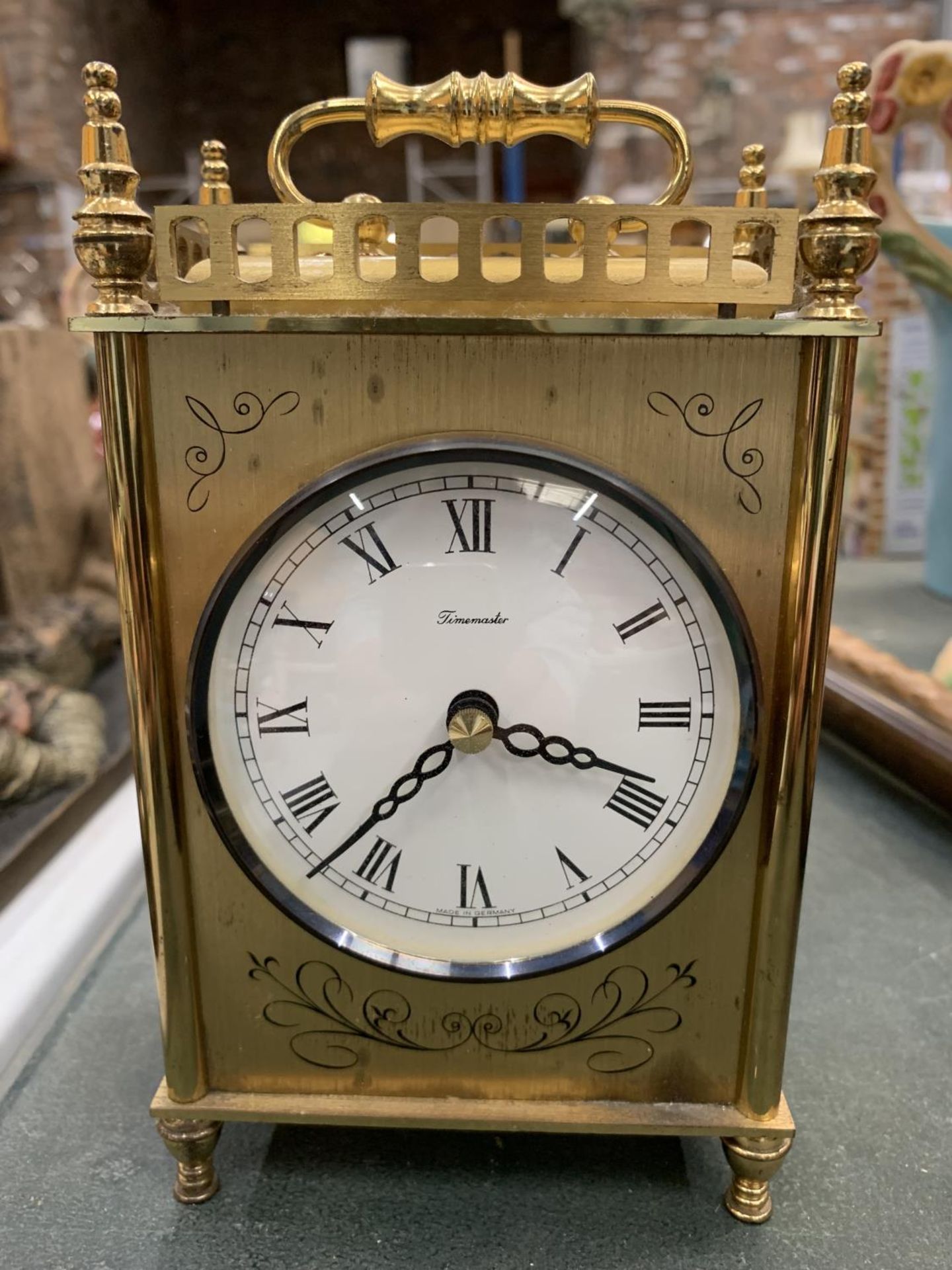 A BRASS MANTLE CLOCK HEIGHT 15CM