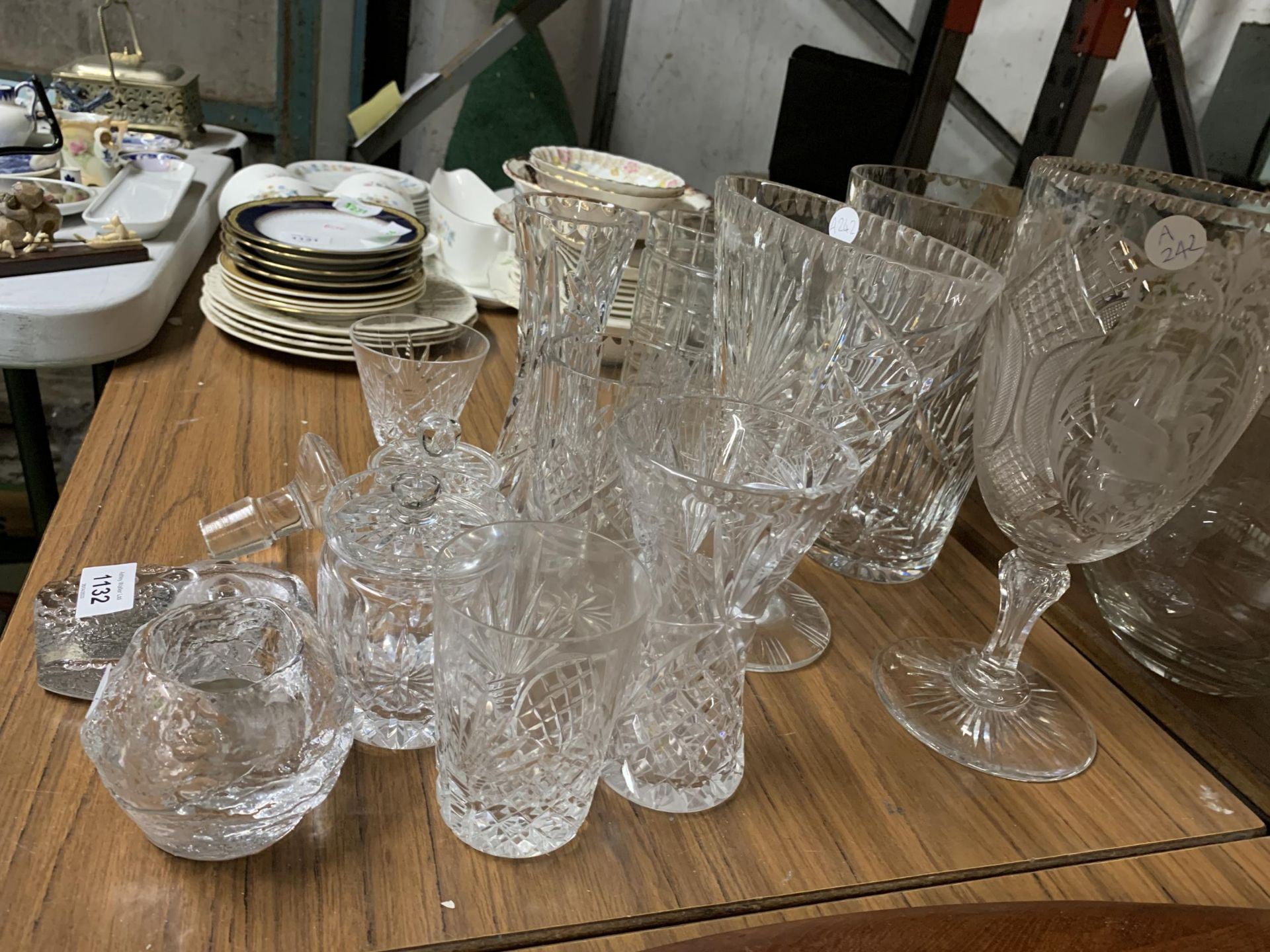 A QUANTITY OF GLASSWARE TO INCLUDE CUT GLASS VASES, LIDDED POTS, A SWEDISH TEALIGHT HOLDER, OWL - Image 3 of 3