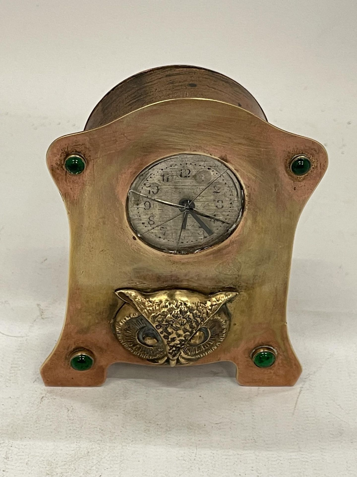 AN ARTS & CRAFTS COPPER AND BRASS MANTLE CLOCK, HEIGHT 10CM