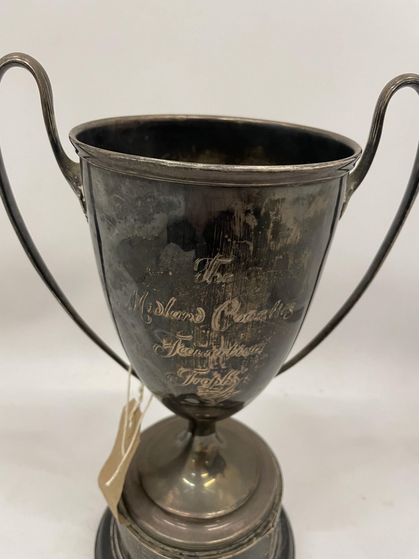 A HALLMARKED SILVER TWIN HANDLED TROPHY CUP, HEIGHT 28CM, (HALLMARKS RUBBED) GROSS WEIGHT WITHOUT - Image 3 of 5