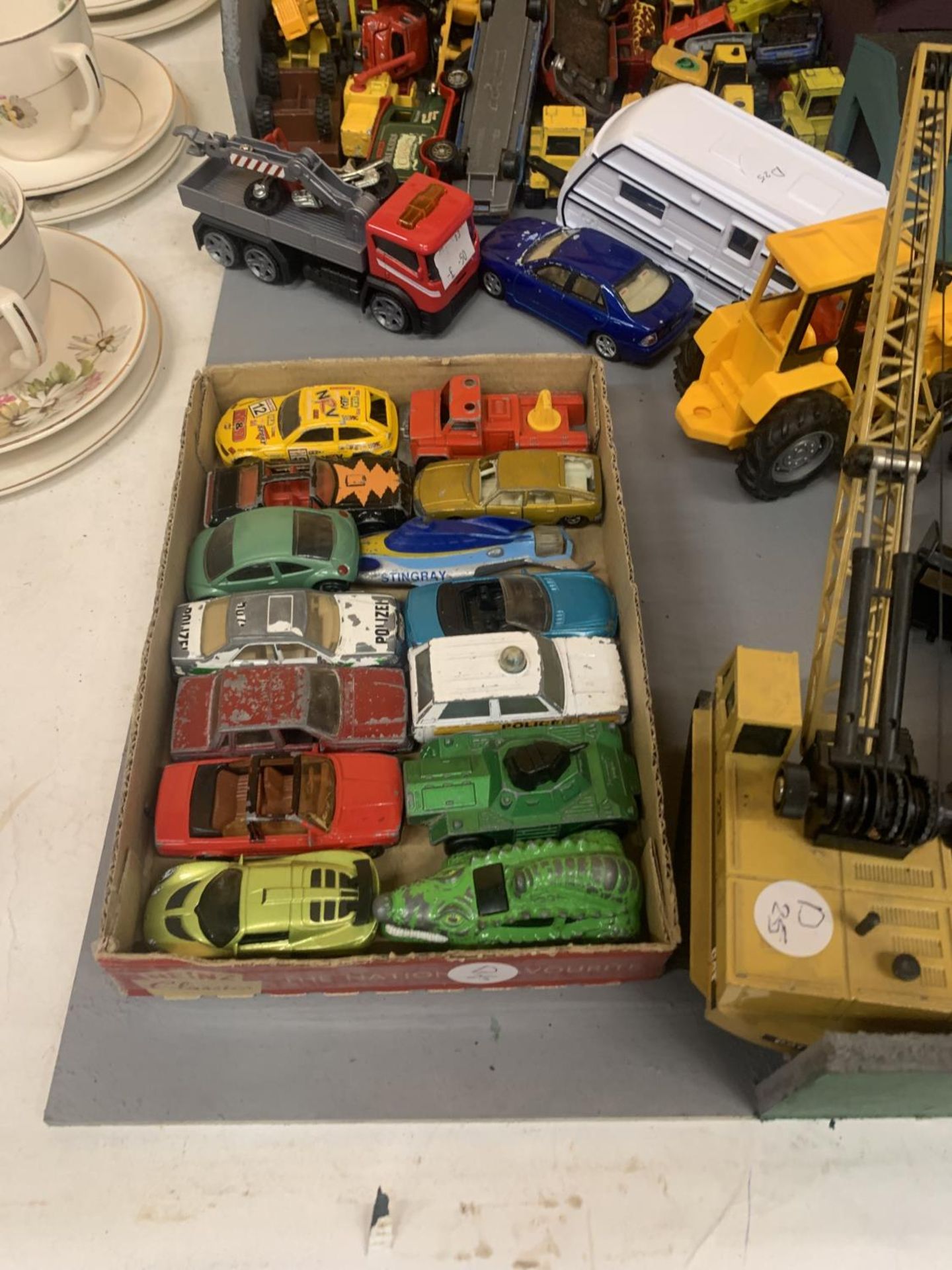 A TOY SCRAP YARD WITH A LARGE QUANTITY OF DIE-CAST VEHICLES - Image 2 of 3