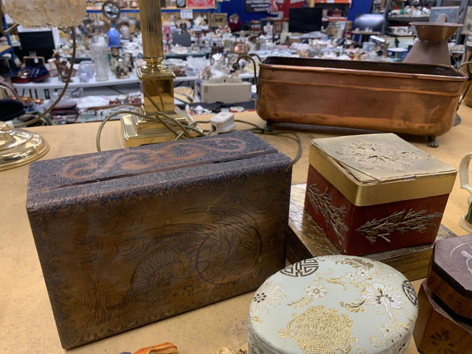 A QUANTITY OF VINTAGE CLOTH AND WOODEN BOXES PLUS TAPESTRY THREADS - Image 2 of 2