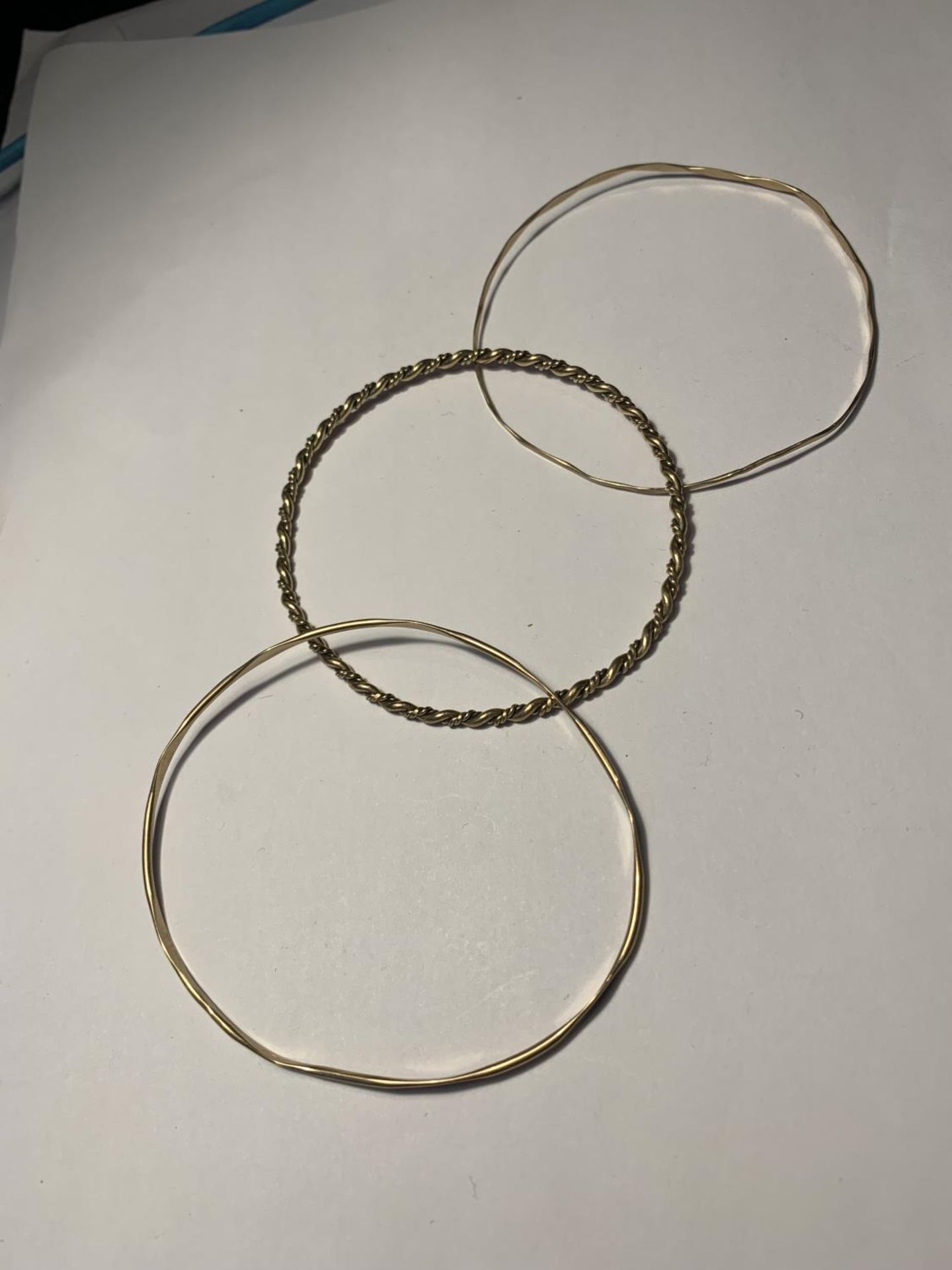 THREE TESTED TO 9 CARAT GOLD BANGLES GROSS WEIGHT 13.07 GRAMS