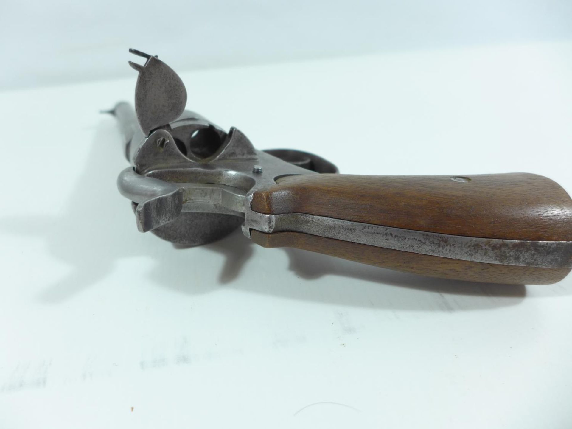 A .44 CALIBRE SIX SHOT PINFIRE REVOLVER, 13CM BARREL, LENGTH 27CM (ACTION A/F) - Bild 4 aus 4