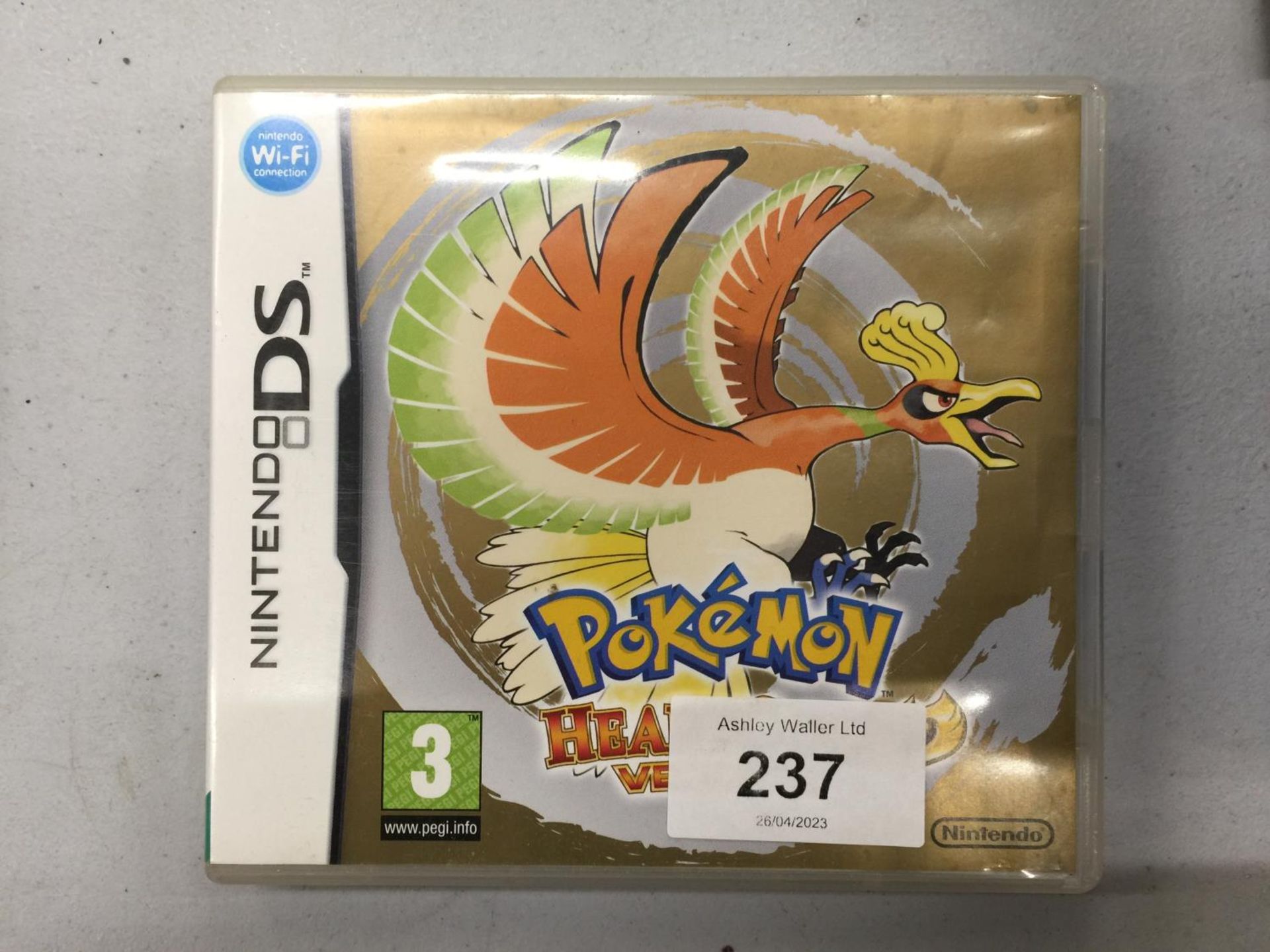 A NINTENDO DS POKEMON HEART GOLD GAME