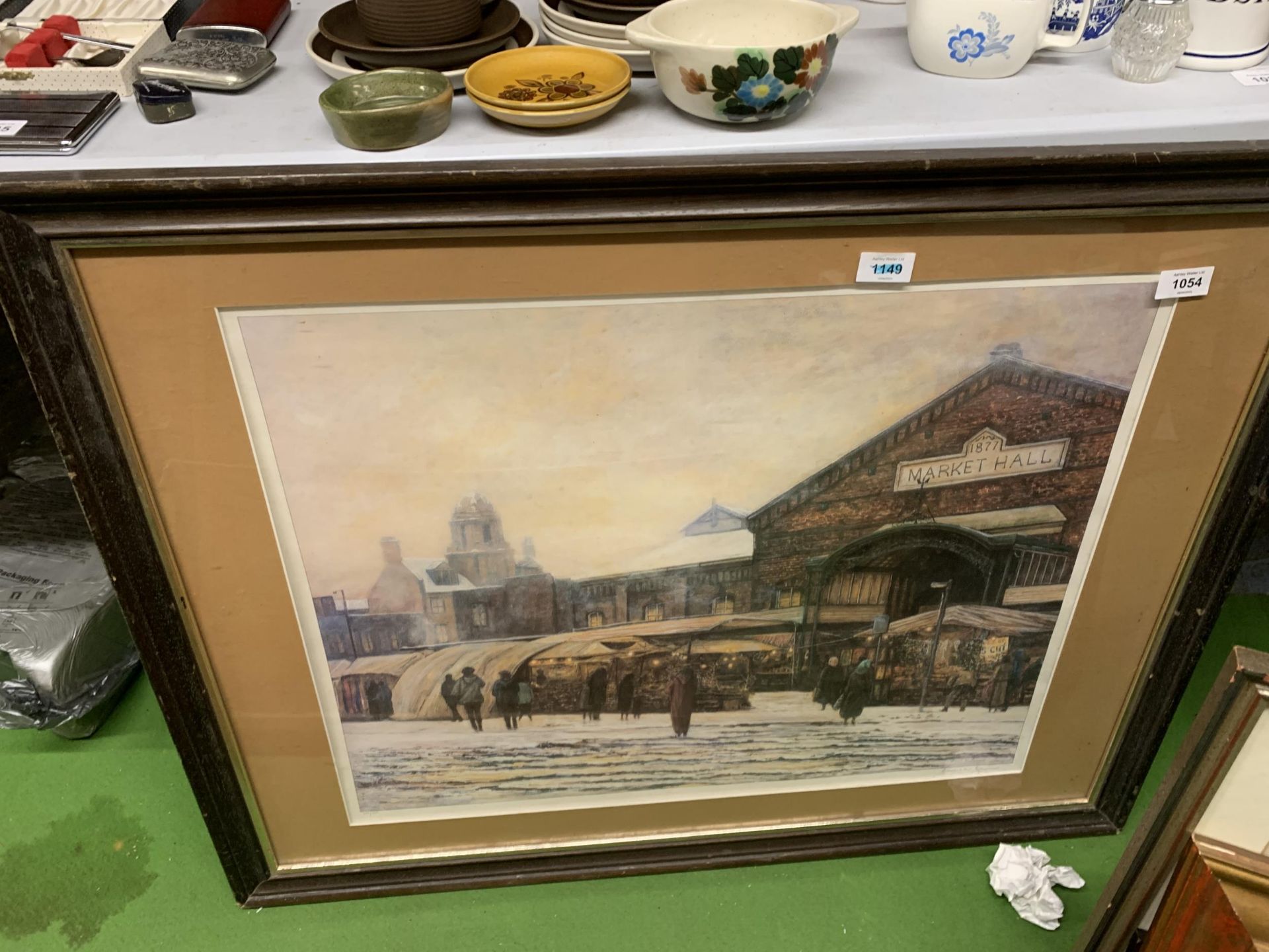 A COLLECTION OF FRAMED PRINTS TO INCLUDE STILL LIFE EXAMPLES, DAVID BARROW SIGNED MARKET HALL - Image 6 of 7