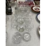 A QUANTITY OF GLASSWARE TO INCLUDE LARGE BOWLS, DESSERT BOWLS WITH ENGRAVED AND ETCHED DESIGN, A