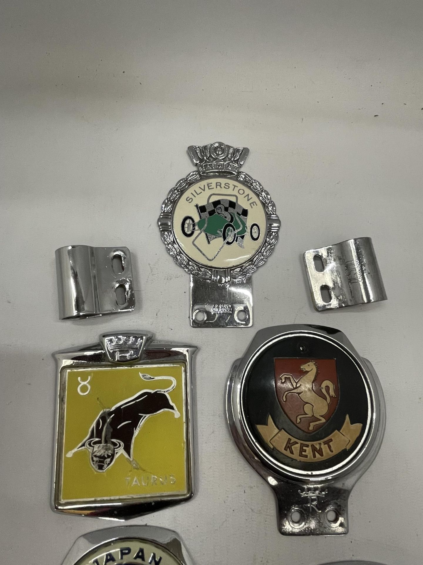 A COLLECTION OF FIVE VINTAGE CAR BADGES, YORKSHIRE, SILVERSTONE ETC - Image 2 of 3