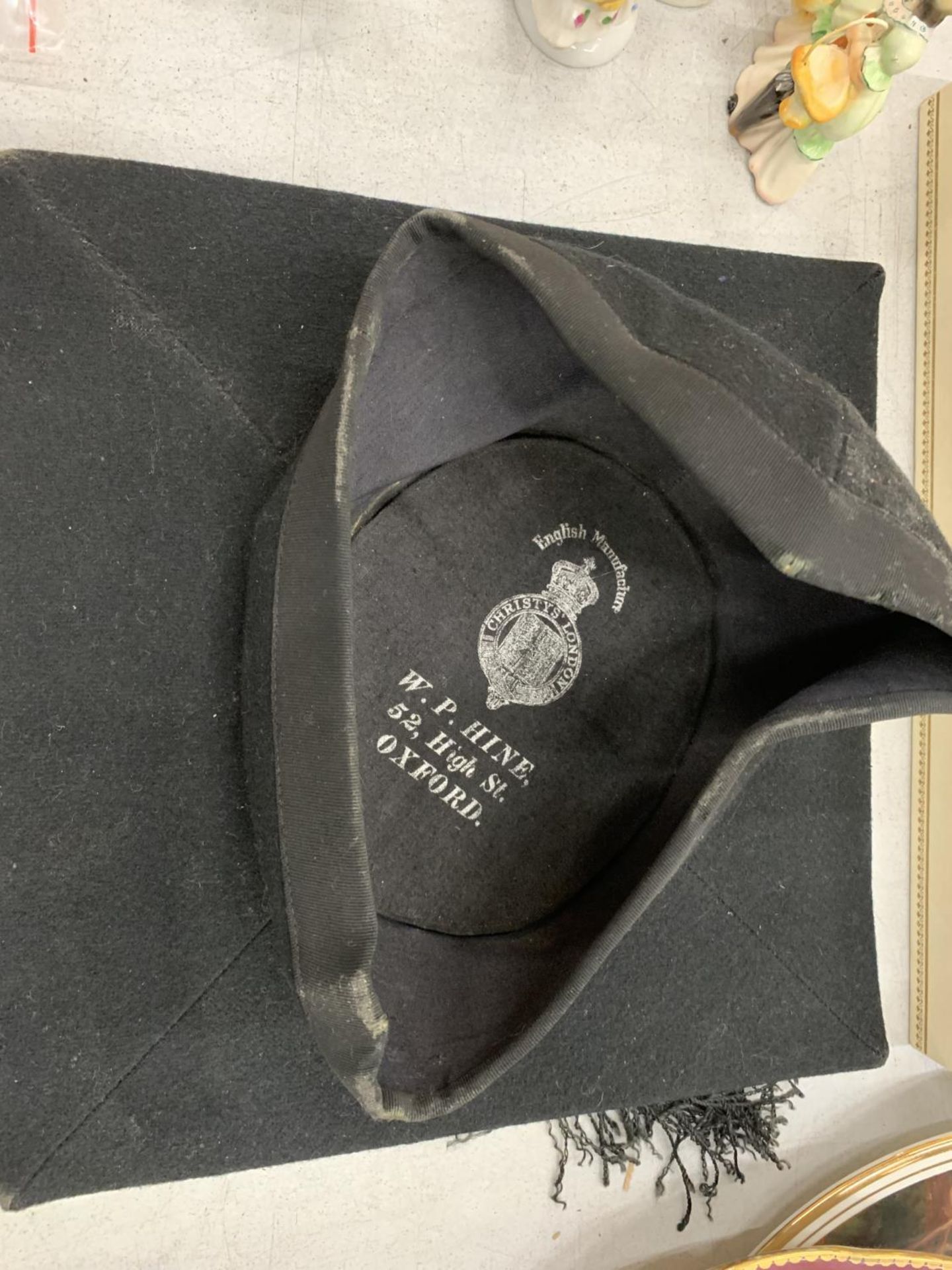 AN OXFORD MORTAR BOARD HAT - Image 2 of 3