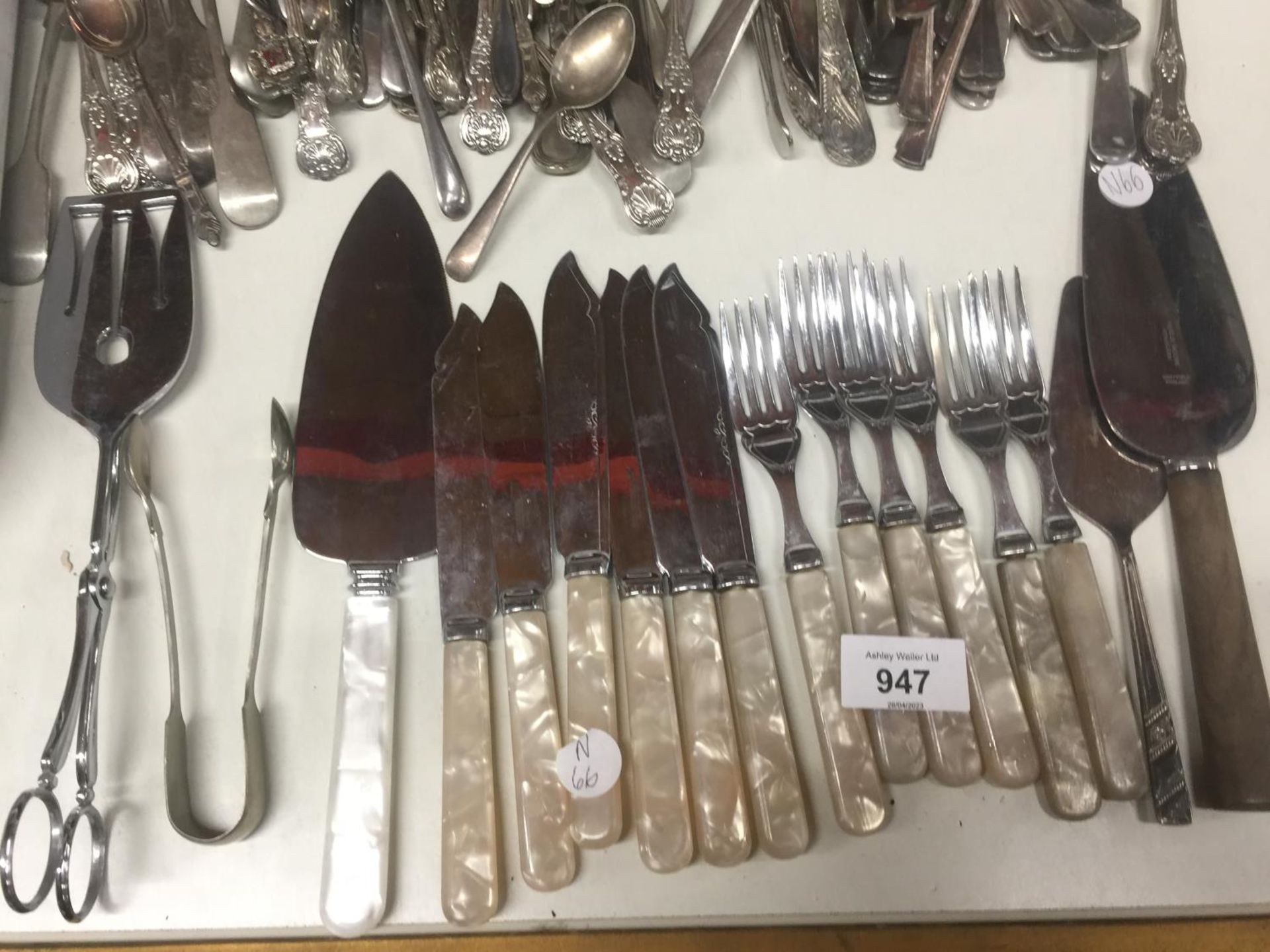 A LARGE AMOUNT OF FLATWARE TO INCLUDE KNIVES, FORKS, SPOONS, SERVERS, ETC - Image 2 of 4