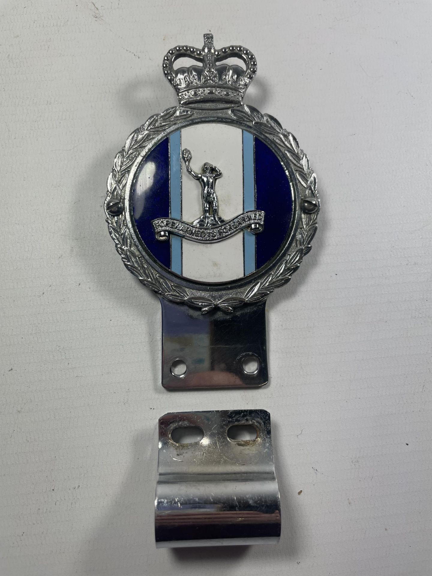 A VINTAGE QUEENS CROWN ENAMELLED ROYAL OBSERVER CORPS CAR BADGE WITH CLIP