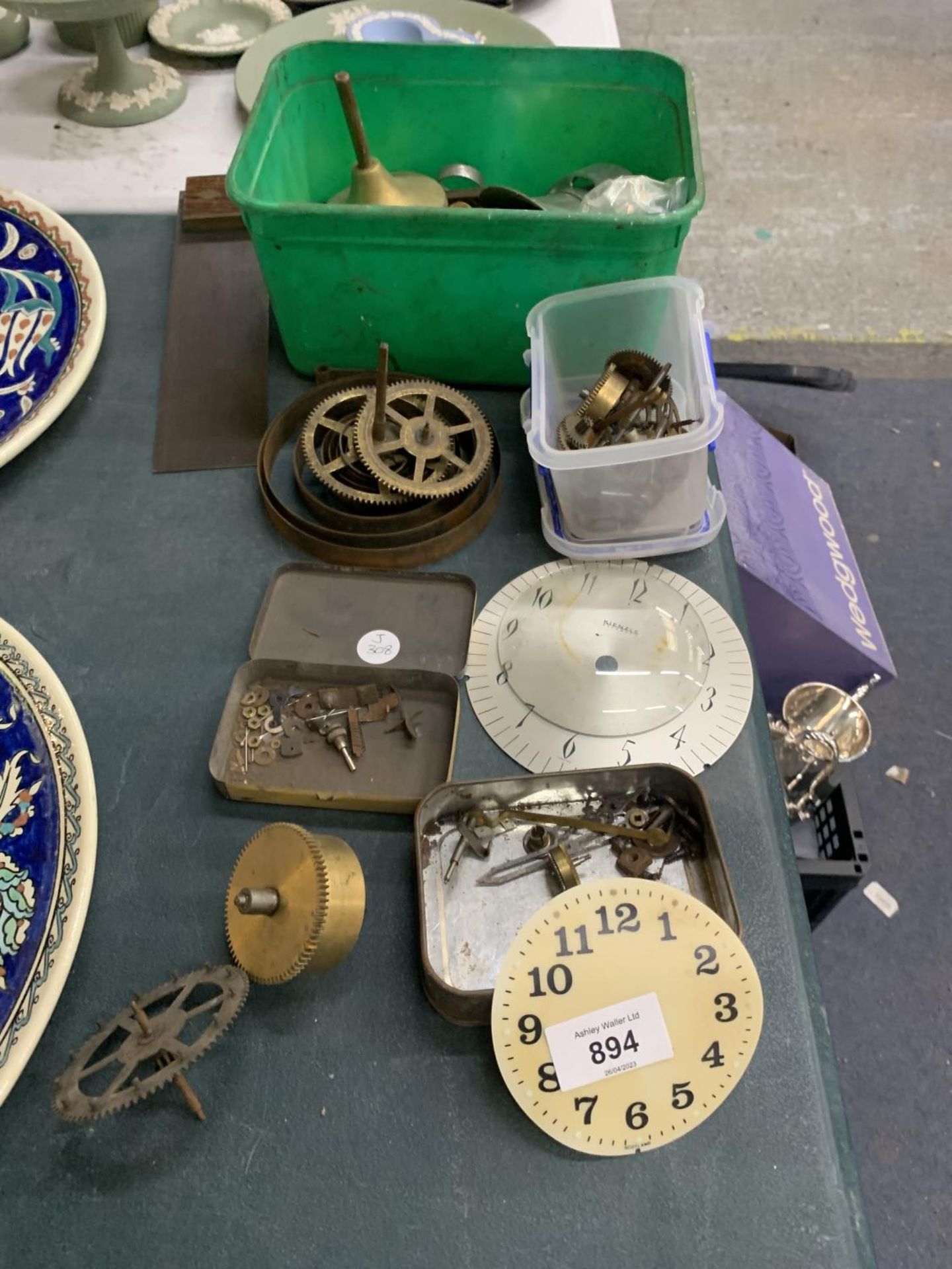 A MIXED LOT TO INCLUDE CLOCK PARTS, A VINTAGE SET SQUARE, ETC