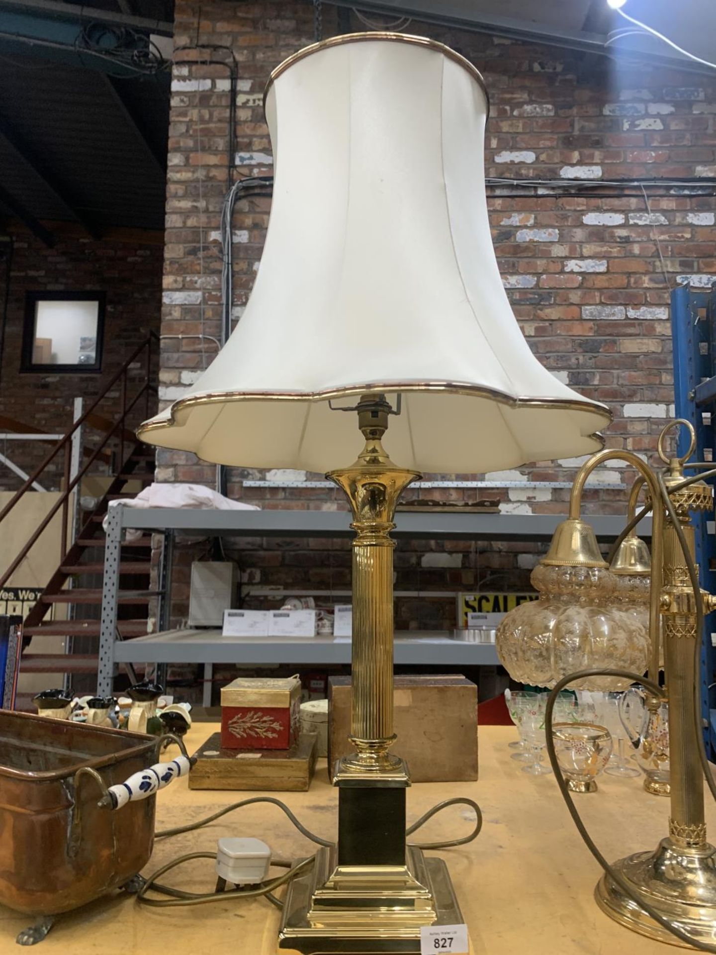 TWO BRASS TABLE LAMPS, ONE WITH A COLUMN STYLE BASE AND THE OTHER WITH THREE BRANCHES AND GLASS - Image 2 of 3
