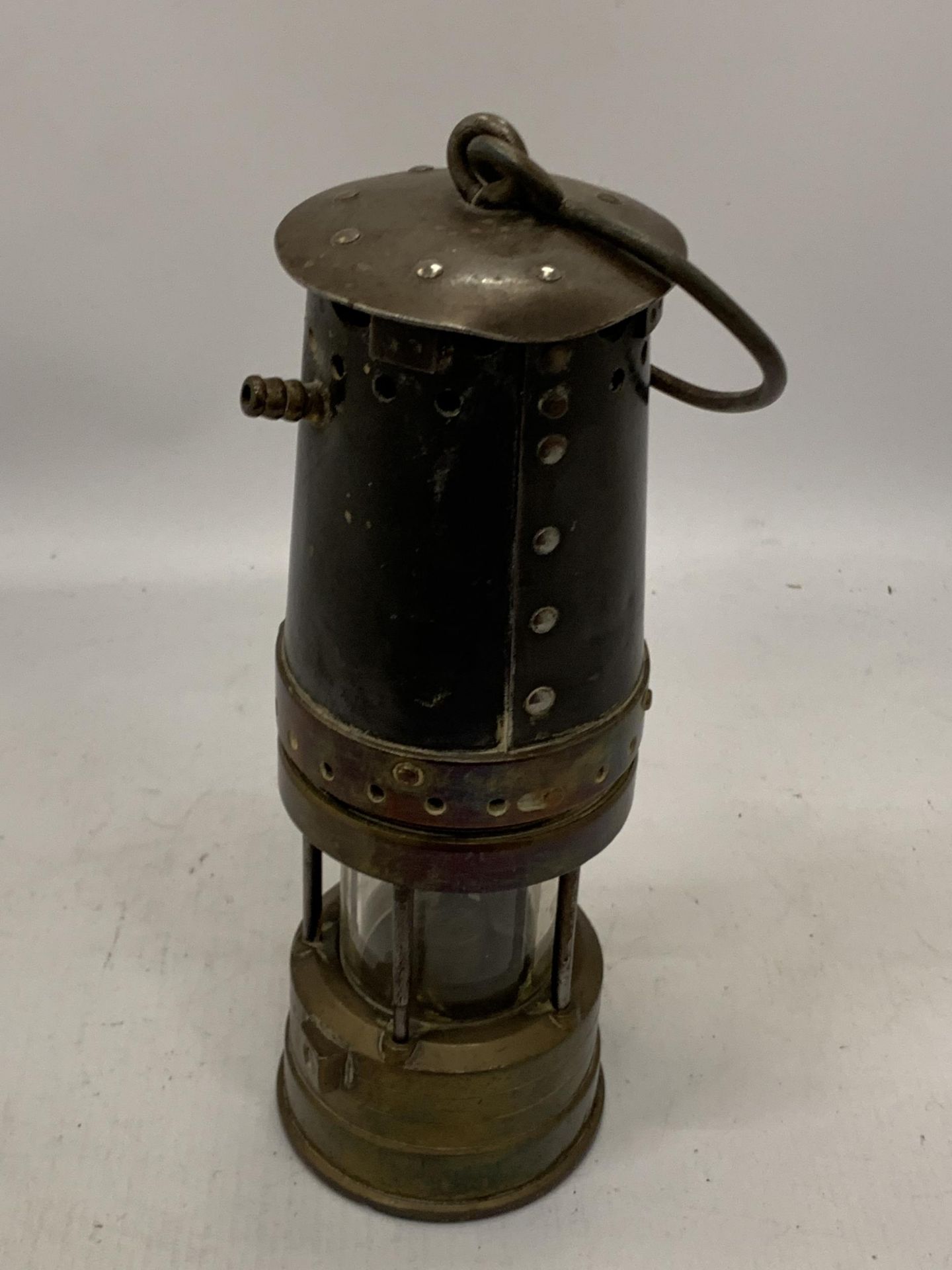 A VINTAGE PATTERSON MINERS LAMP - Image 2 of 3