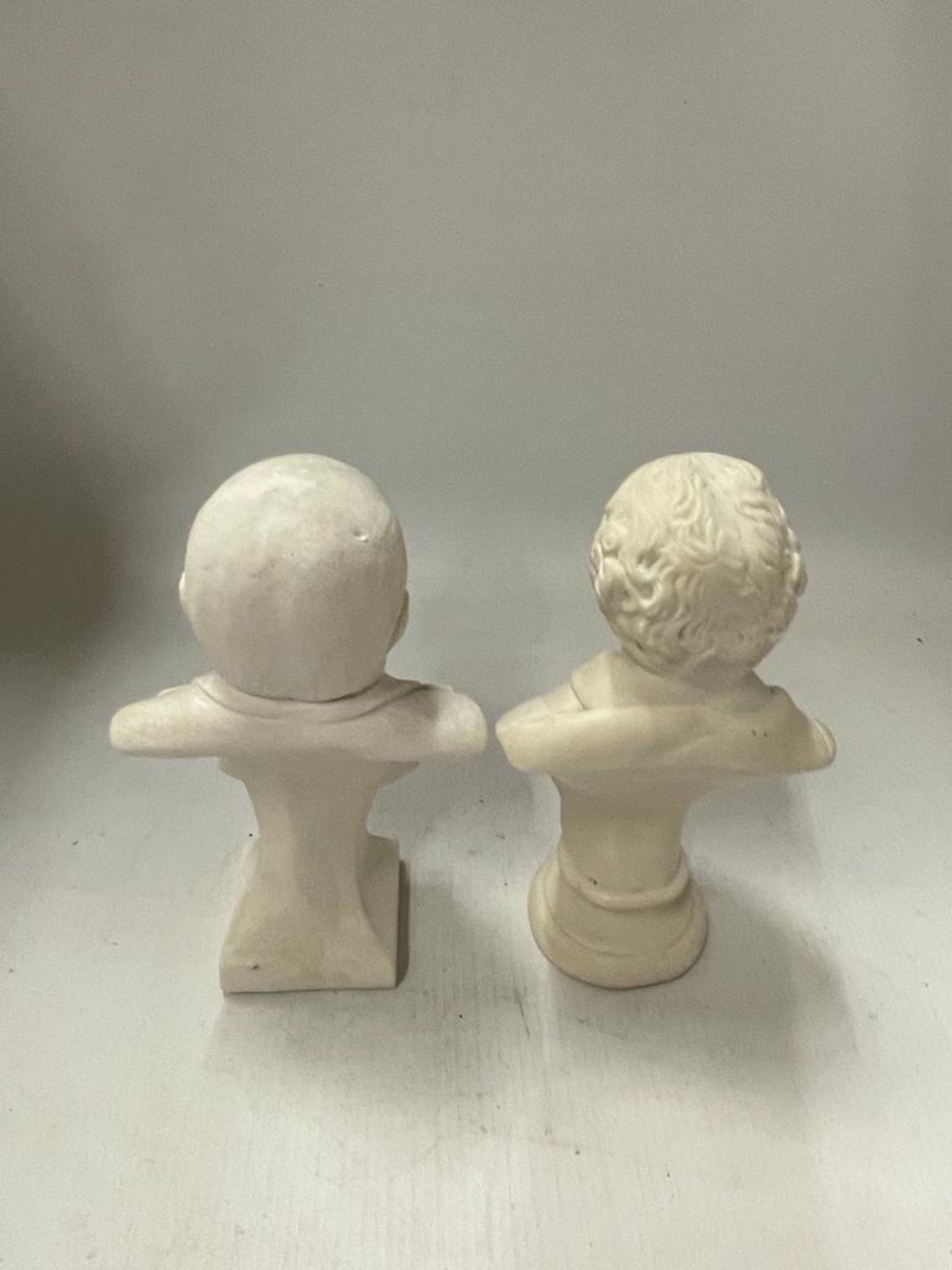 TWO VINTAGE BUSTS OF WINSTON CHURCHILL AND WILLIAM SHAKESPEARE IN MARBLE - Image 3 of 4