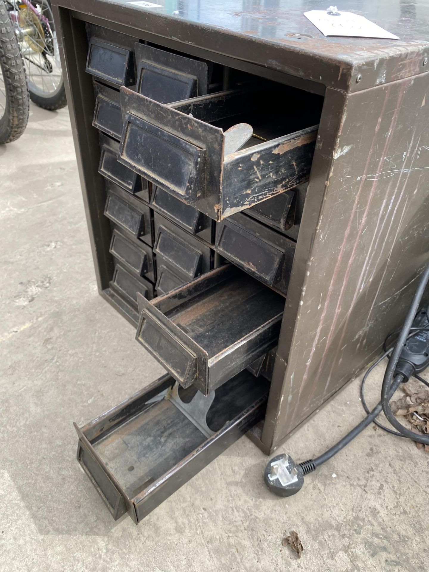 A METAL 18 DRAWER HARDWARE STORAGE CHEST - Image 3 of 3