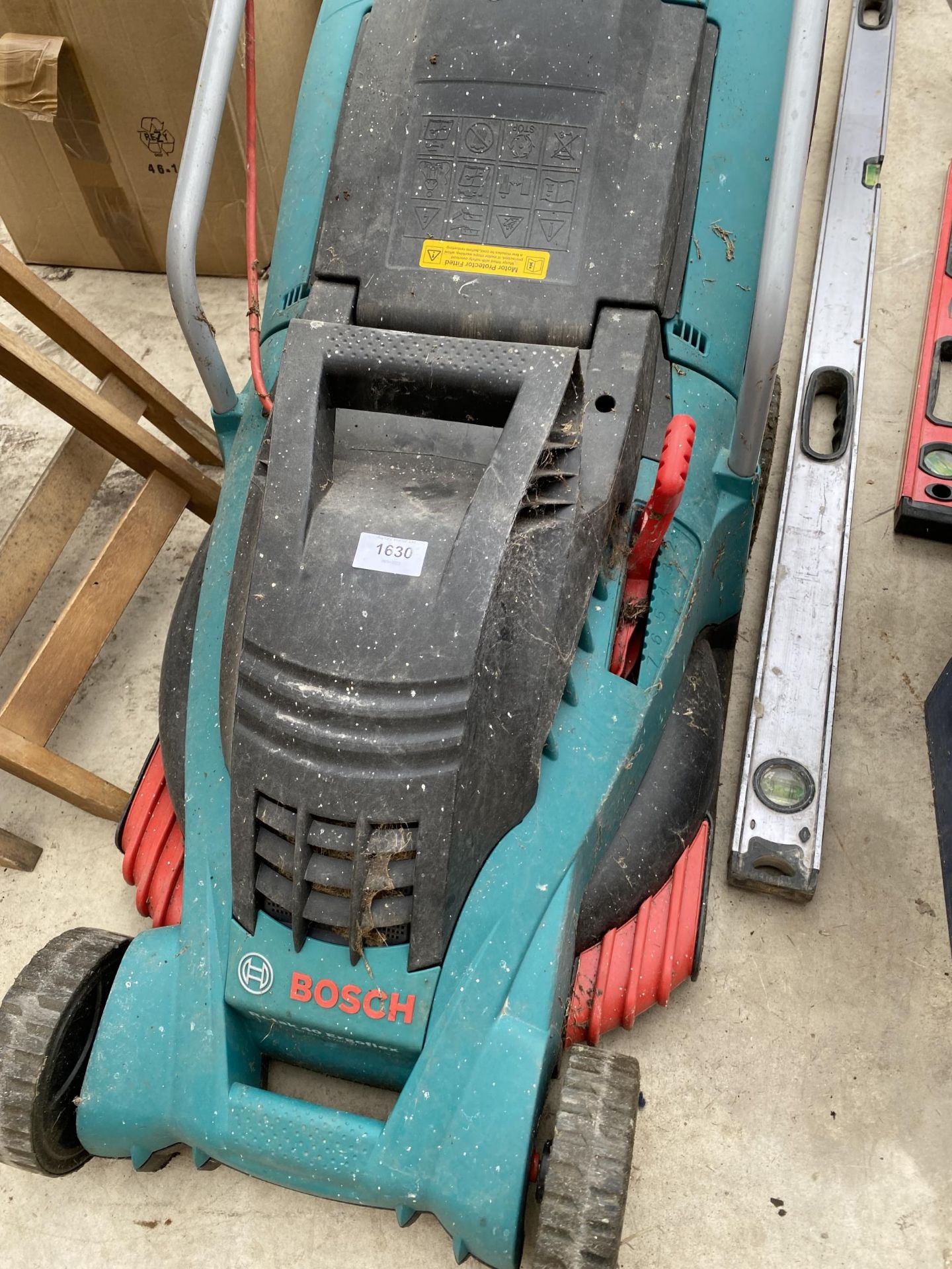 A BOSCH ROTAK 40 ELECTRIC LAWN MOWER - Image 2 of 2