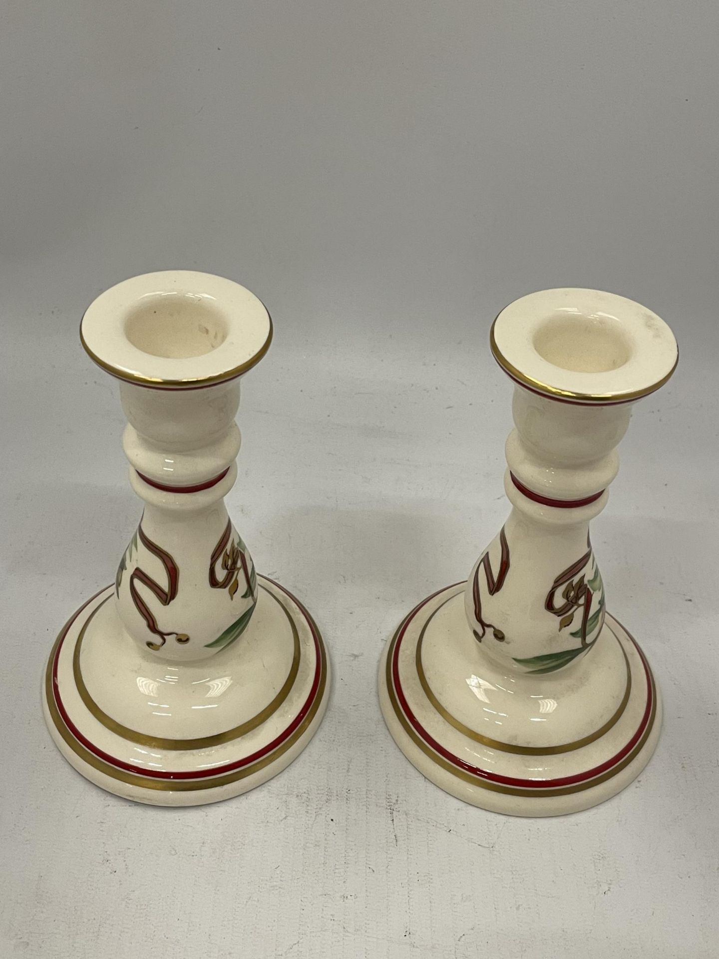 A PAIR OF TIFFANY & CO 'TIFFANY GARLAND' PATTERN CANDLESTICKS - Image 2 of 3