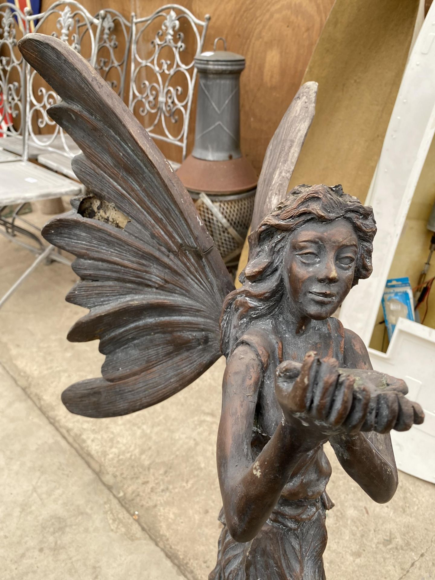 A RESIN GARDEN FAIRY FIGURE (A/F) - Image 2 of 5