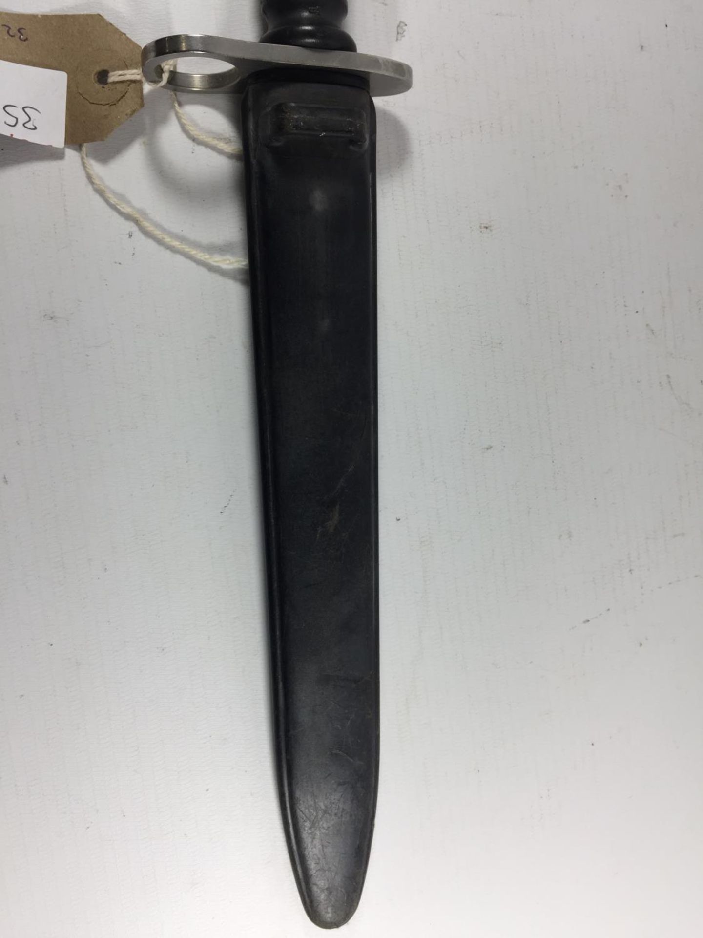A SWISS SIG 57 BAYONET AND SCABBARD, 24CM BLADE - Image 3 of 4