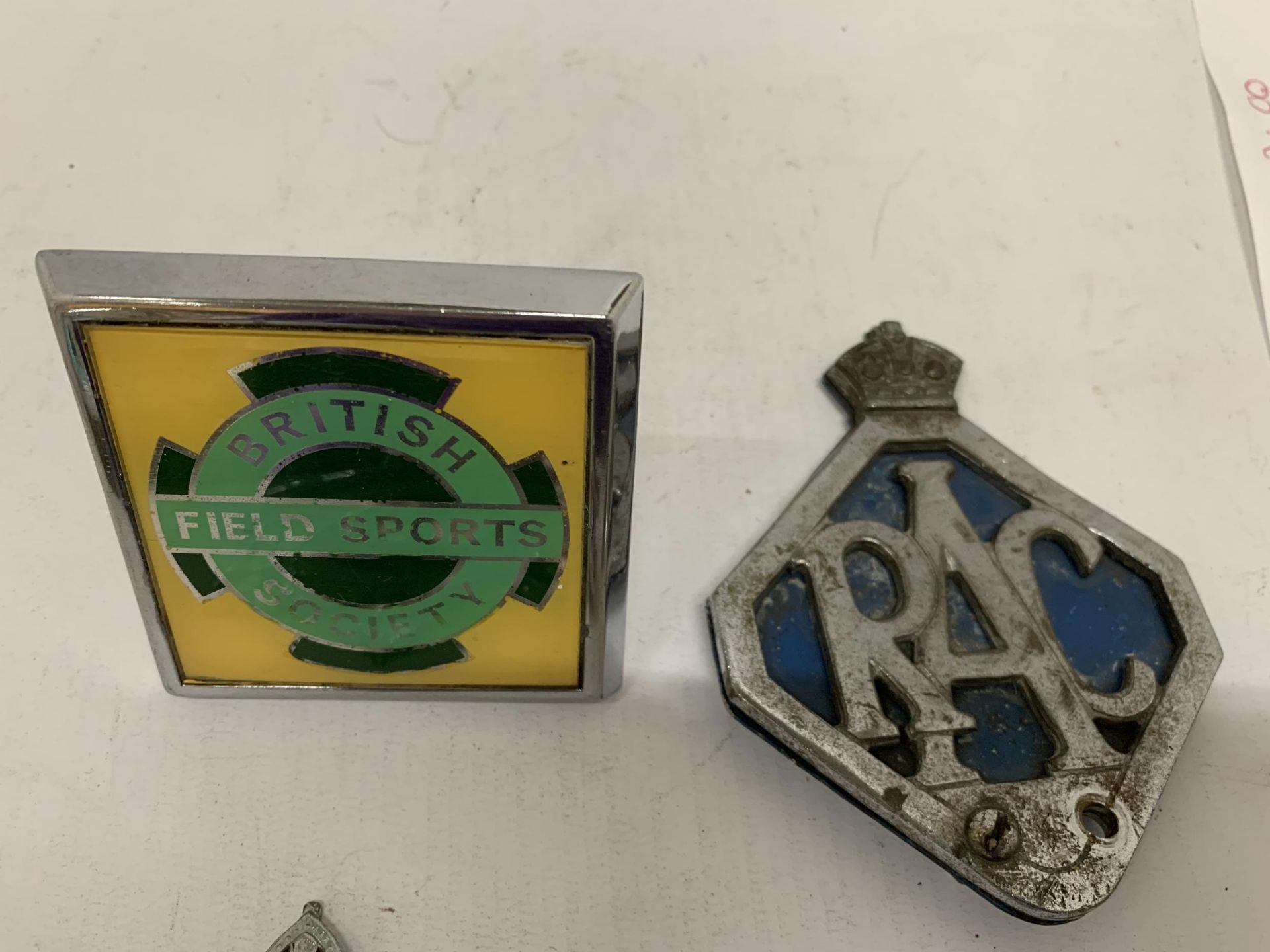 A GROUP OF FOUR VINTAGE CAR BADGES - RAC, AA, BRITISH FIELD SPORTS SOCIETY AND SUNBAC - Image 2 of 3