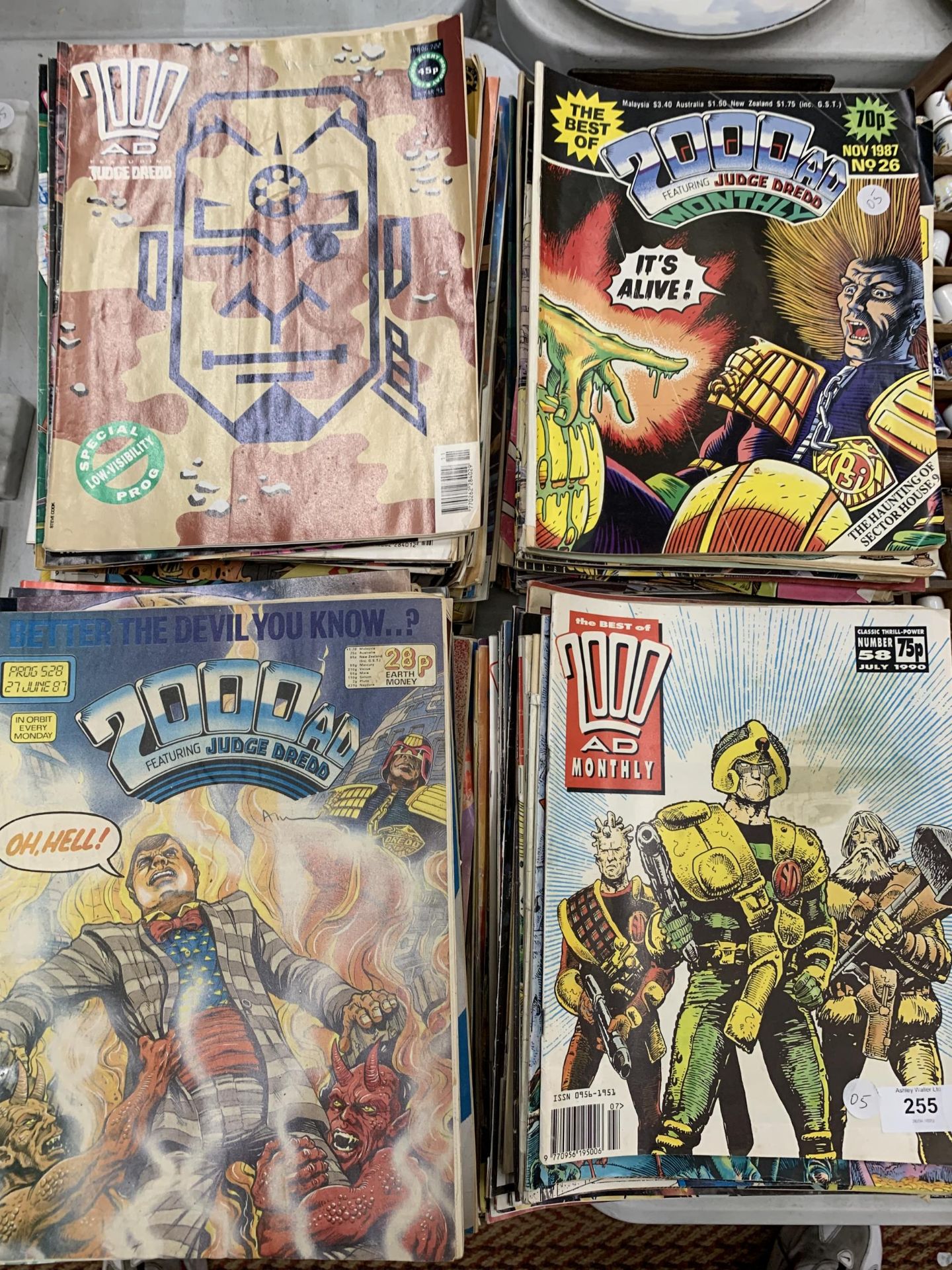 A COLLECTION OF VINTAGE 2000 AD COMICS - Image 4 of 4