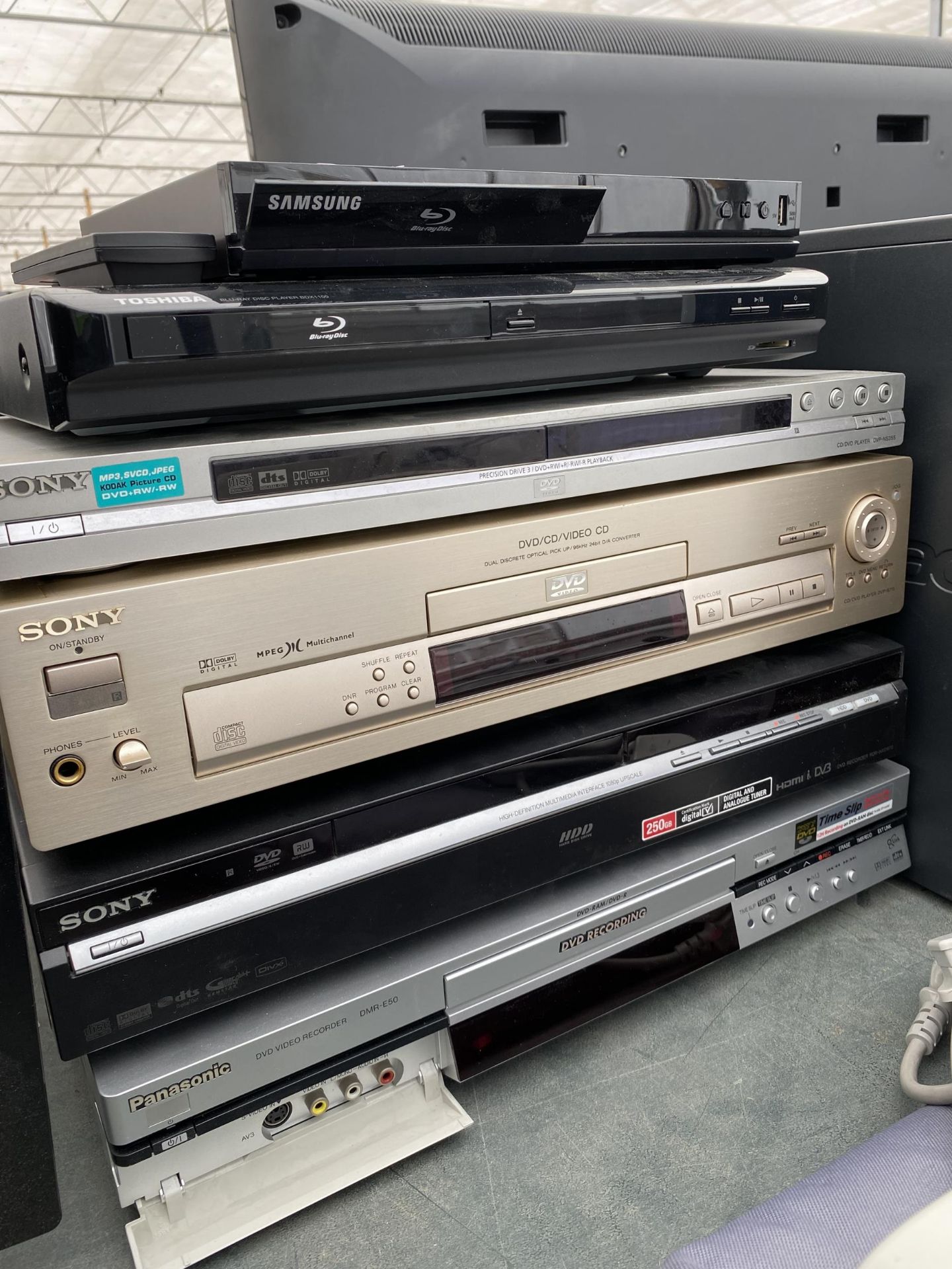 AN ASSORTMENT OF ITEMS TO INCLUDE AN ACER COMPUTER TOWER, A SONY DVD PLAYER AND A TOSHIBA BLU-RAY - Image 2 of 2