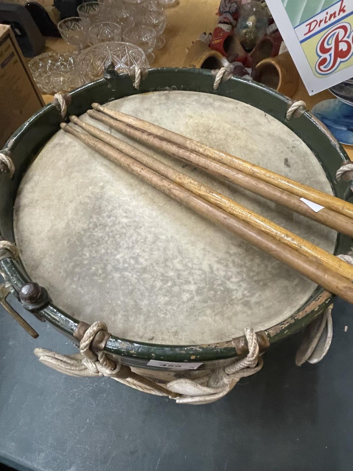 A MILITARY MARCHING DRUM, DIAMETER 38CM, HEIGHT 38CM, TOGETHER WITH TWO PAIRS OF DRUMSTICKS - Image 3 of 3