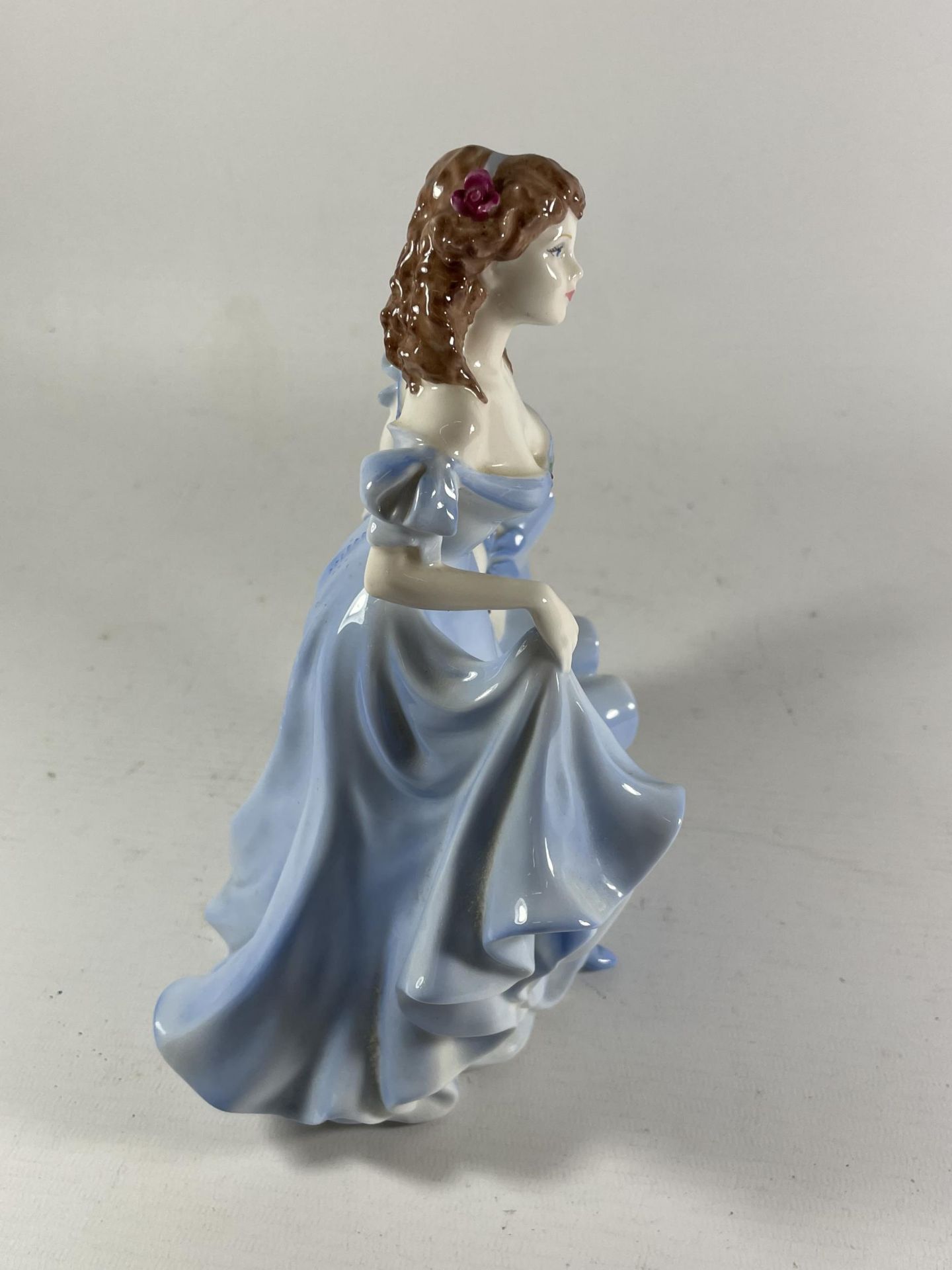 A COALPORT LADIES OF FASHIION 'PAMELA' - Image 2 of 4