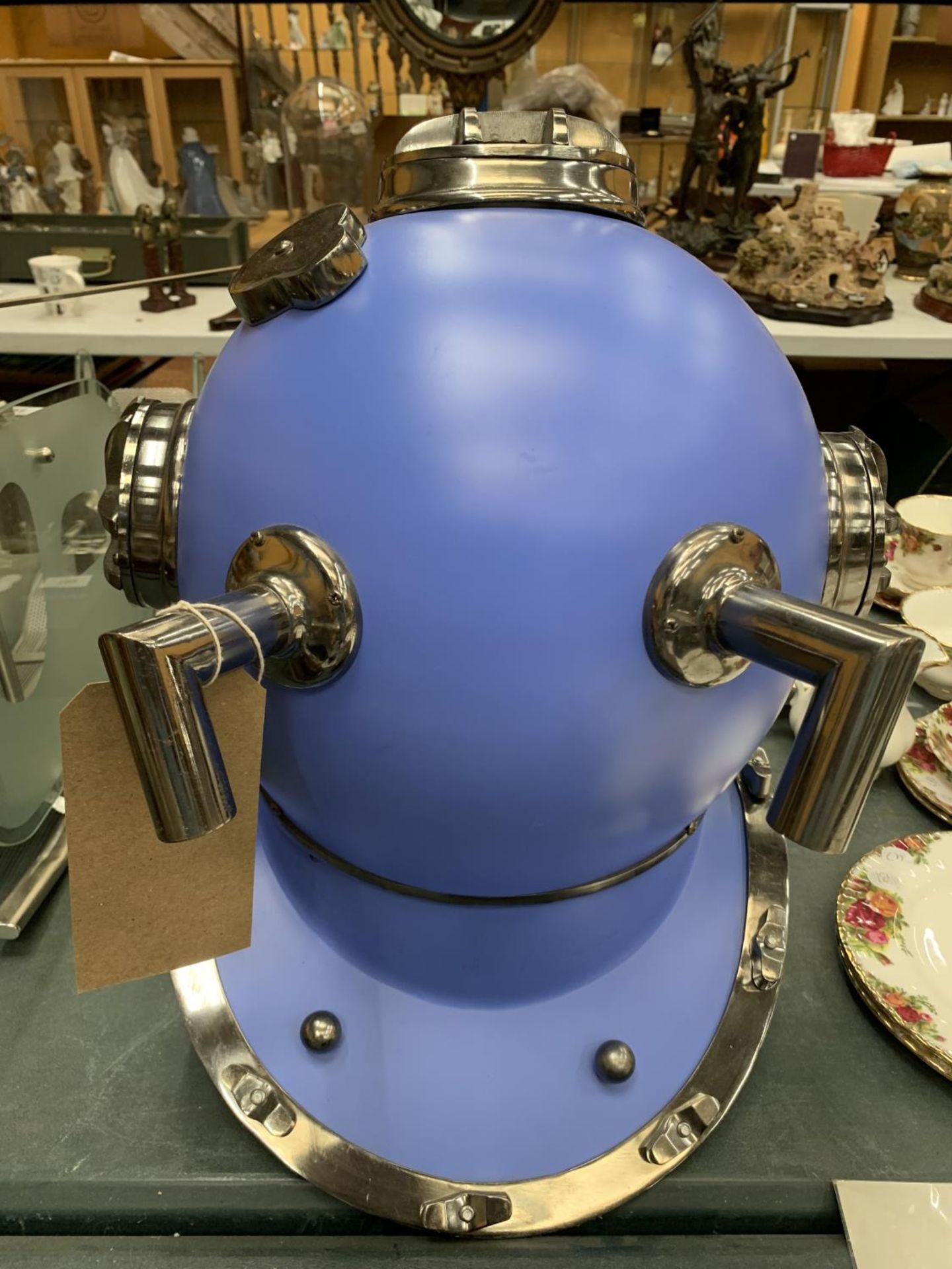 A LARGE BLUE AND CHROME DIVERS HELMET - Image 4 of 4