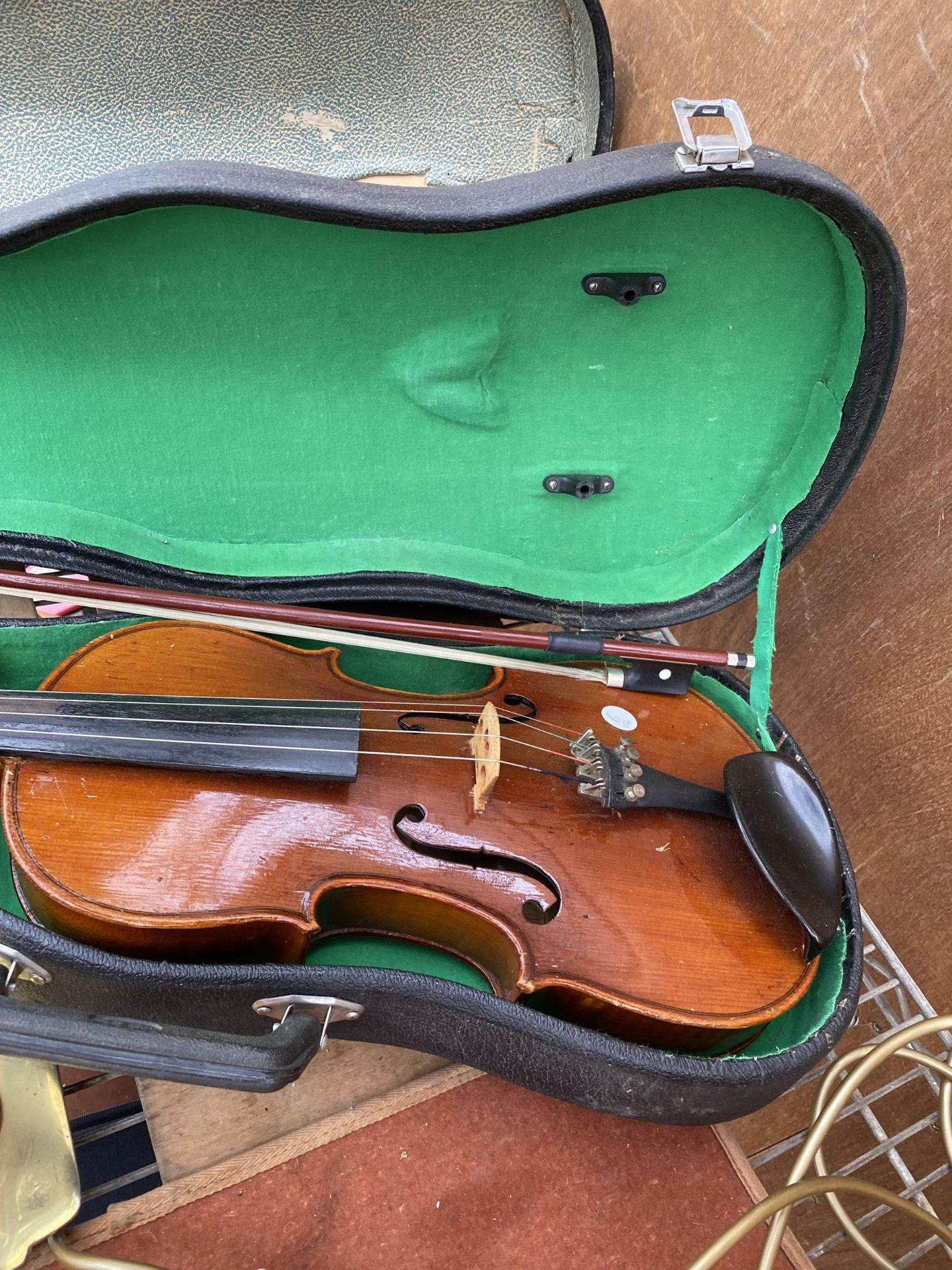 A VINTAGE VIOLIN WITH CARRY CASE - Image 2 of 3