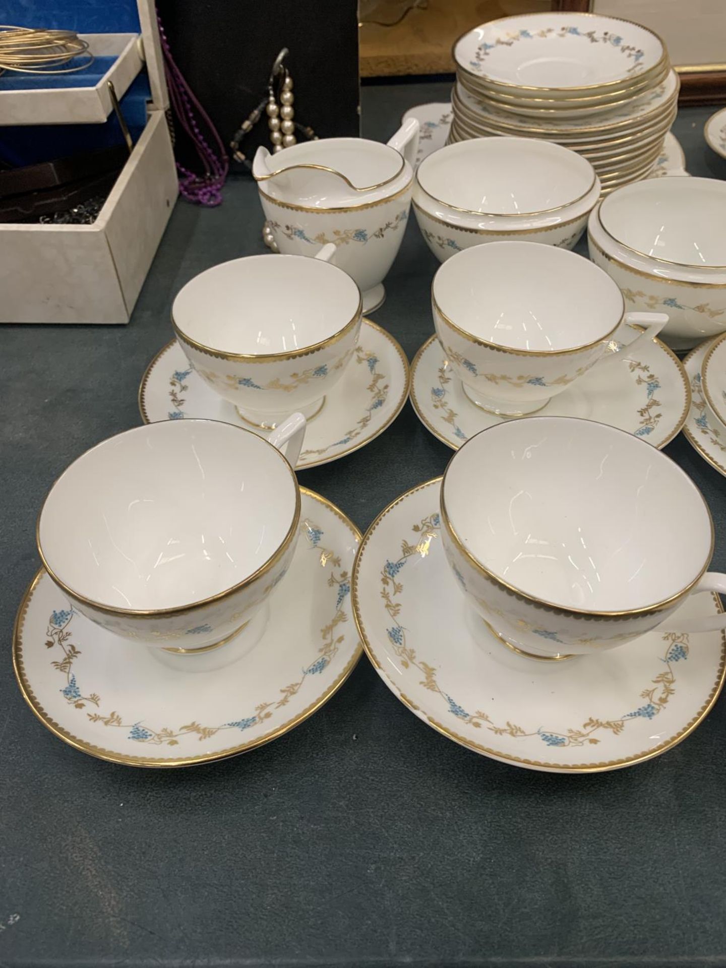 A MINTON 'CHAMPAGNE' TEASET TO INCLUDE A CAKE PLATE, CUPS, SAUCERS, SIDE PLATES, TWO CREAM JUGS - Image 2 of 4