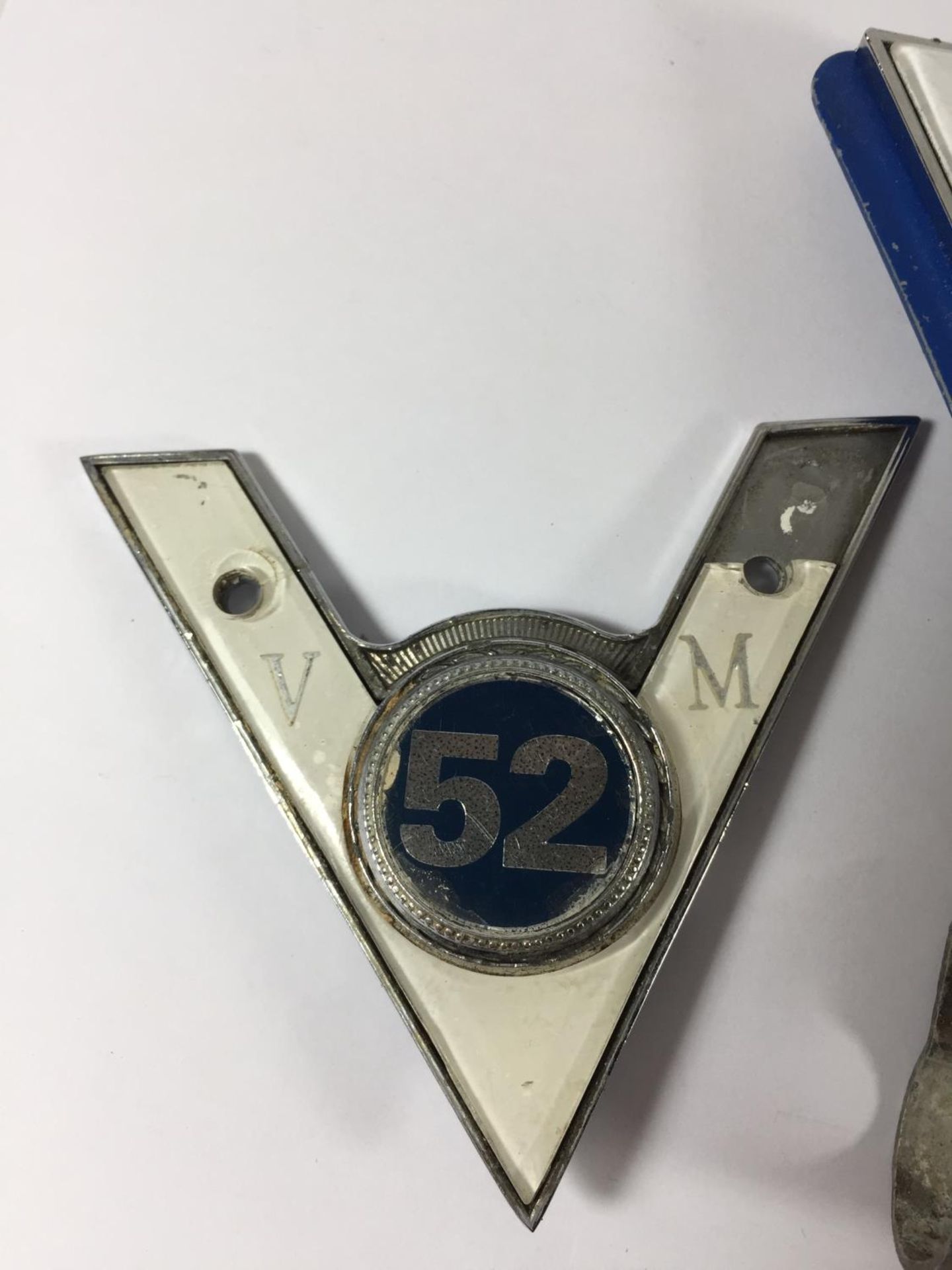 TWO VINTAGE VETERAN MOTOR CLUB BADGES 40 YEARS AND 52 YEARS AND A V8 LOGO - Image 2 of 3