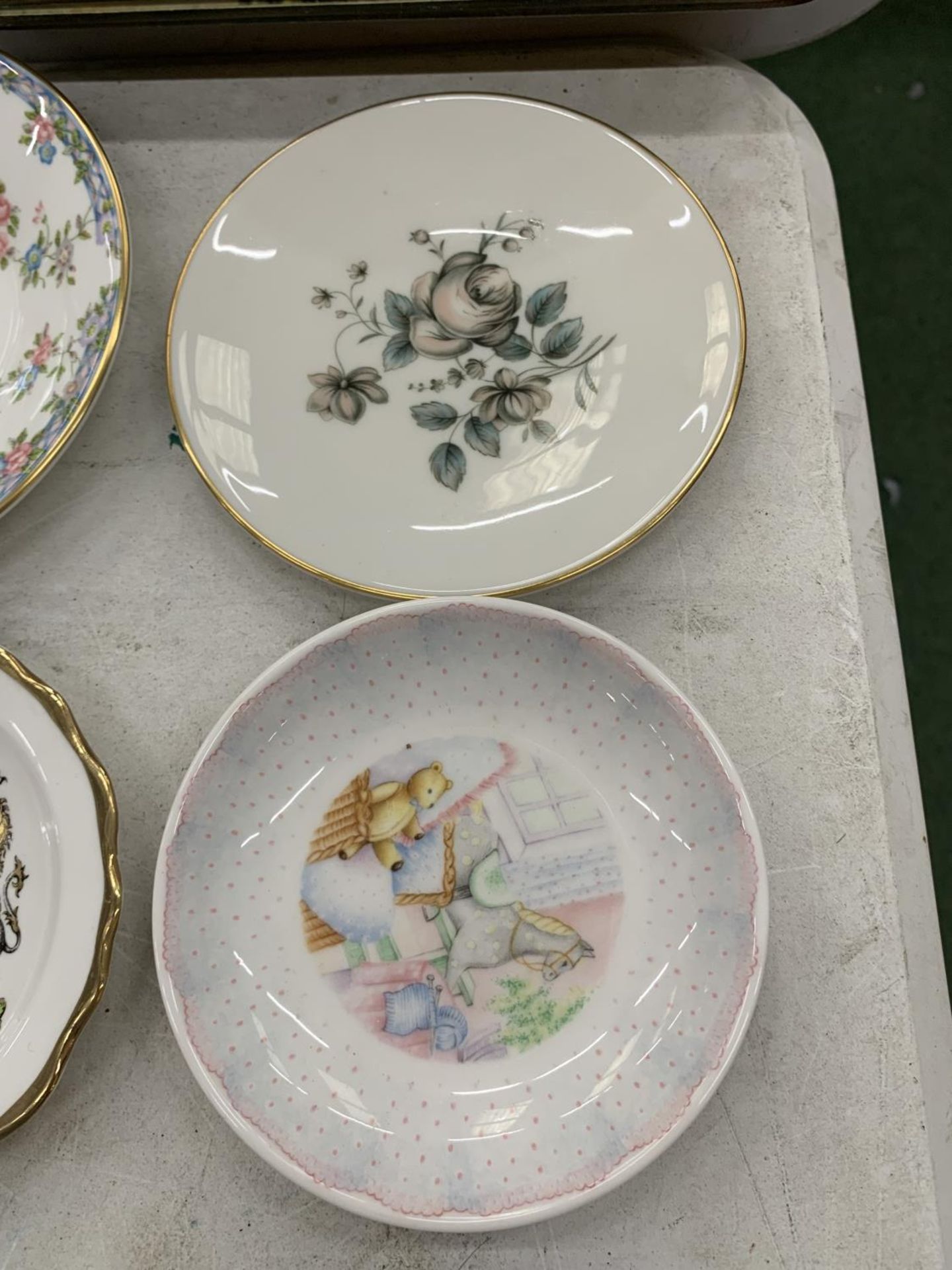 A QUANTITY OF TRINKET PLATES AND PIN DISHES TO INCLUDE ROYAL COPENHAGEN, MASON'S, ROYAL ALBERT, - Image 8 of 9