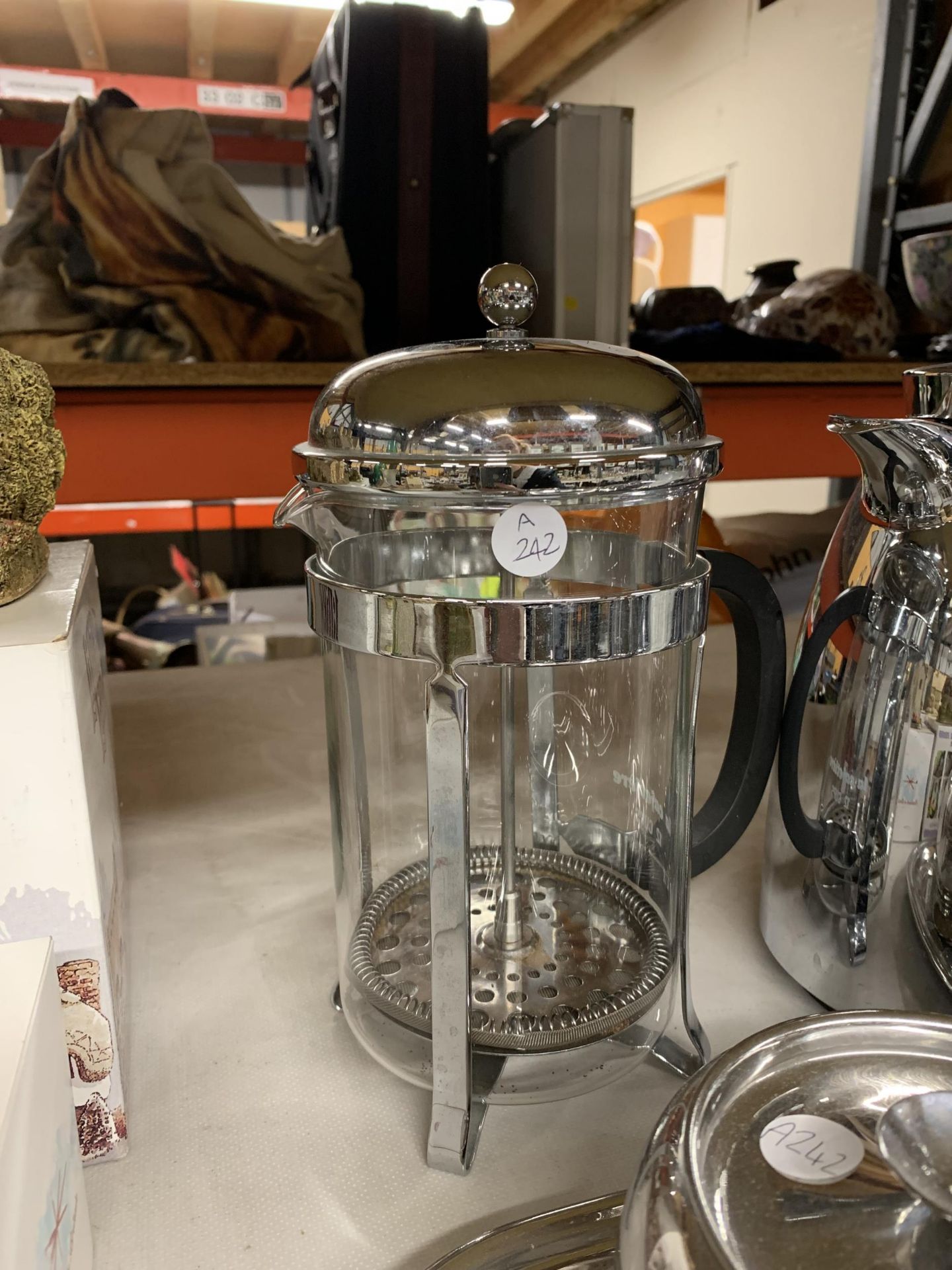 AN OLD HALL STAINLESS STELL TEASET TO INCLUDE A TRAY, TEA AND COFFEE POT, HOT WATER POT, SUGAR - Image 2 of 4